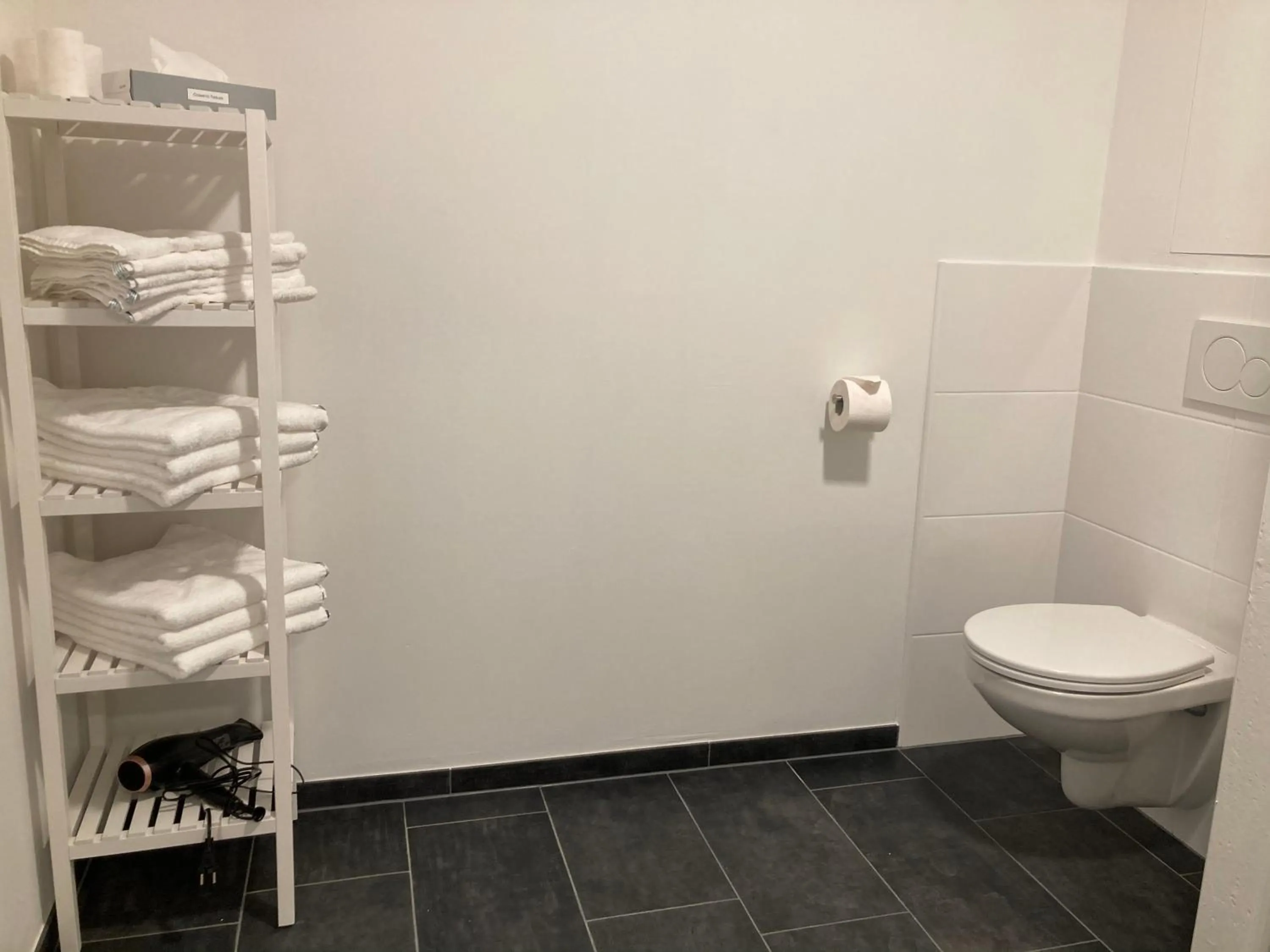 Toilet in APSTAY Eggenberg I Self Check-in I Parking option
