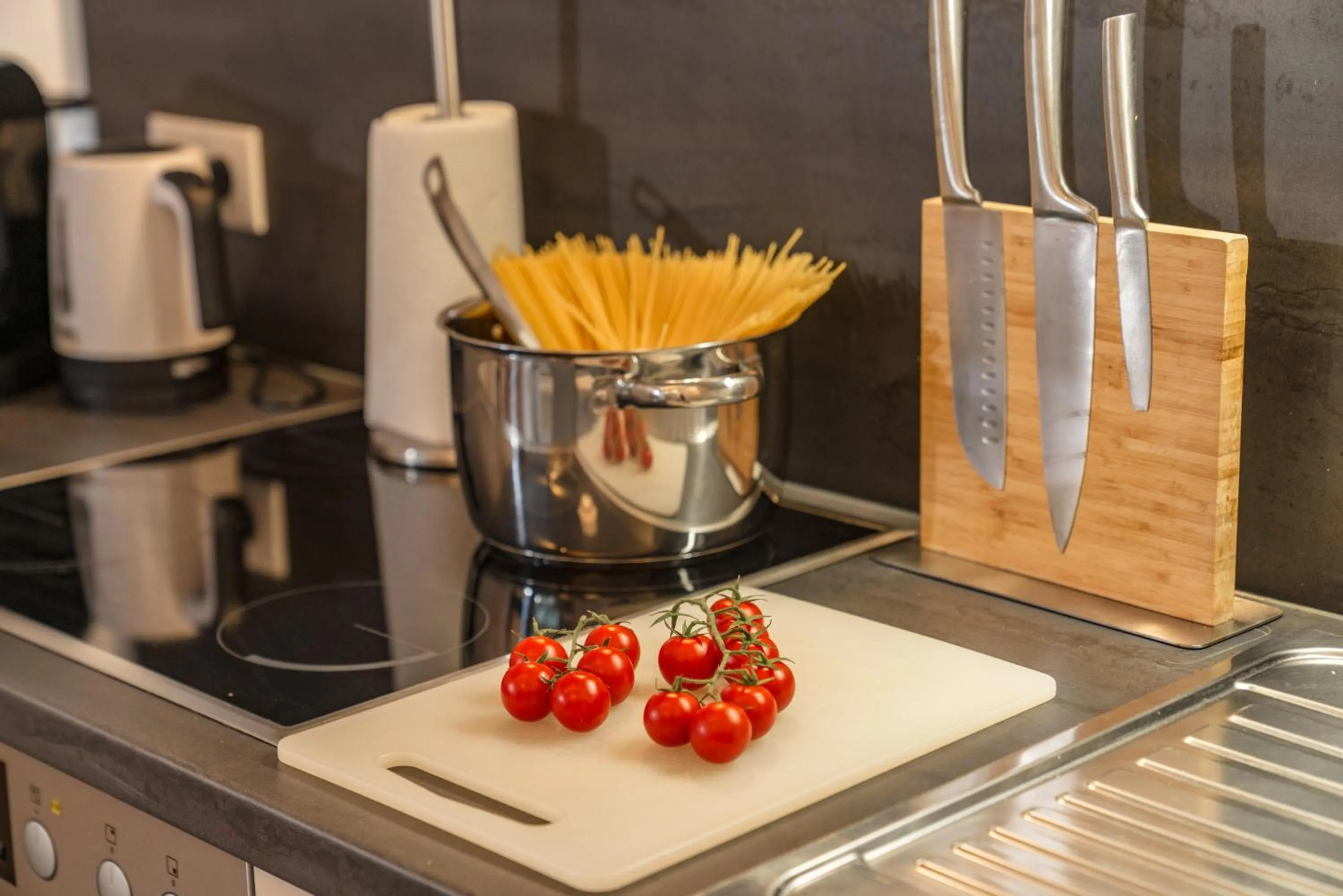 Restaurant/places to eat in APSTAY Eggenberg I Self Check-in I Parking option