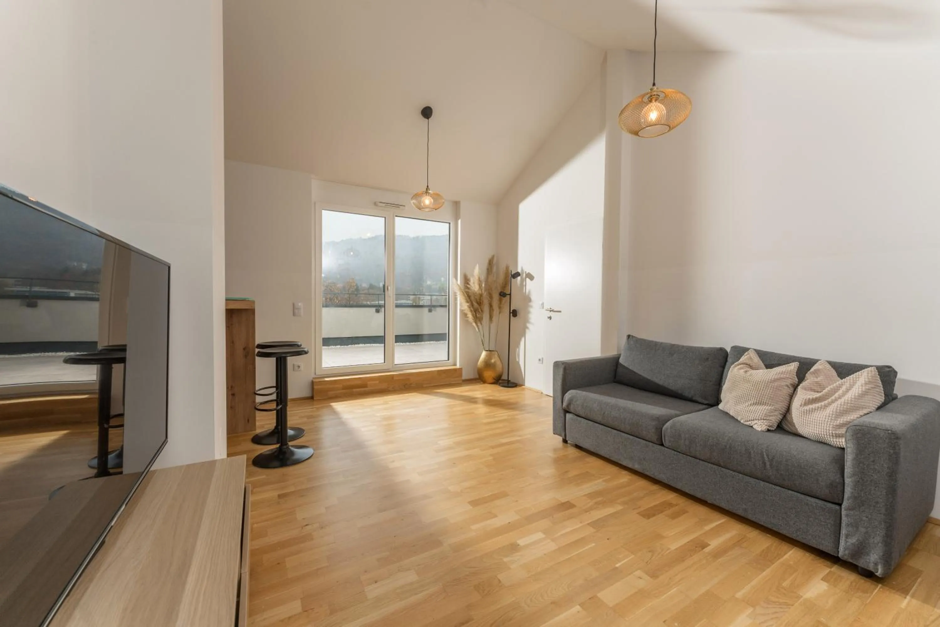 TV and multimedia in APSTAY Eggenberg I Self Check-in I Parking option