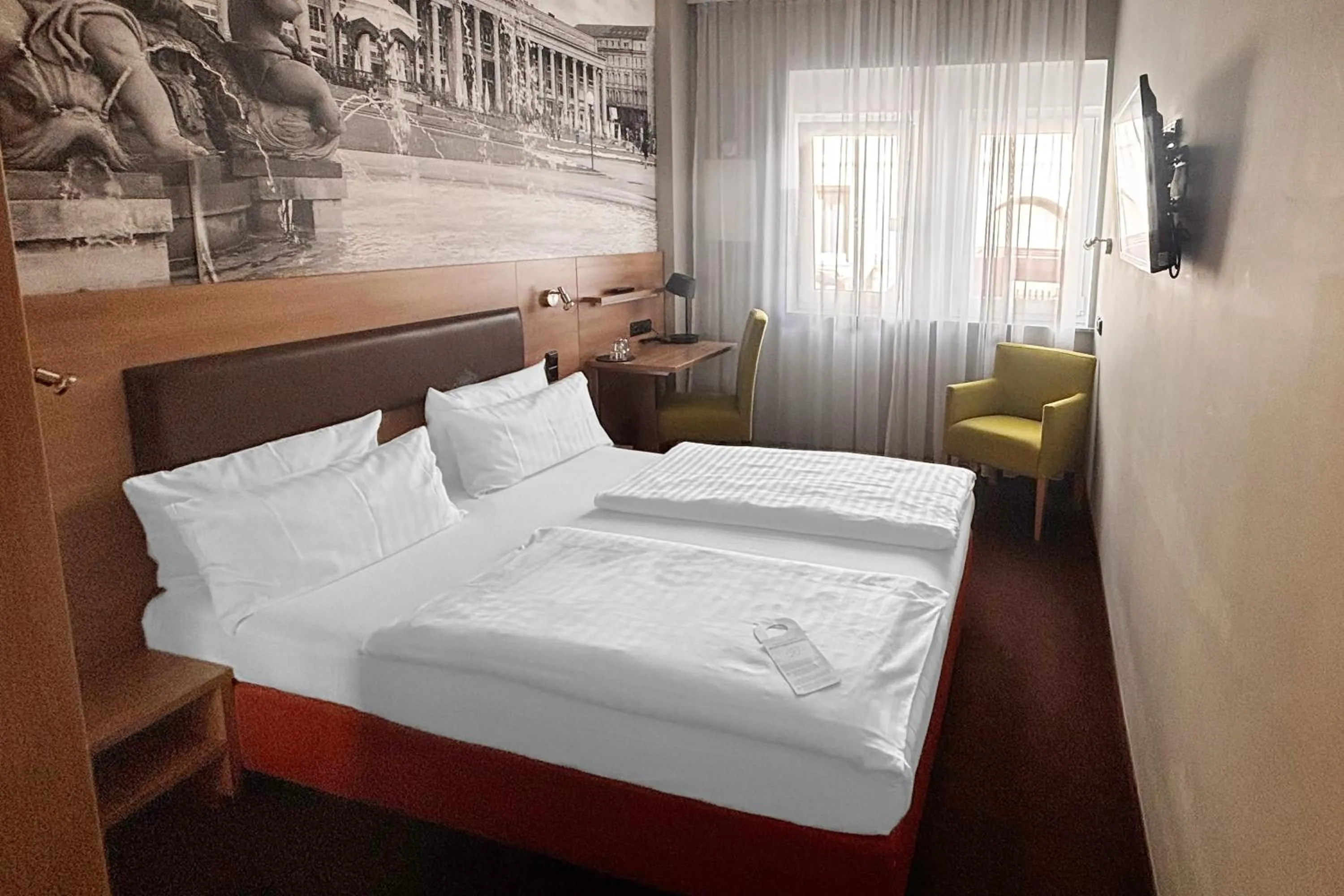 Photo of the whole room, Bed in Novum Hotel Bruy