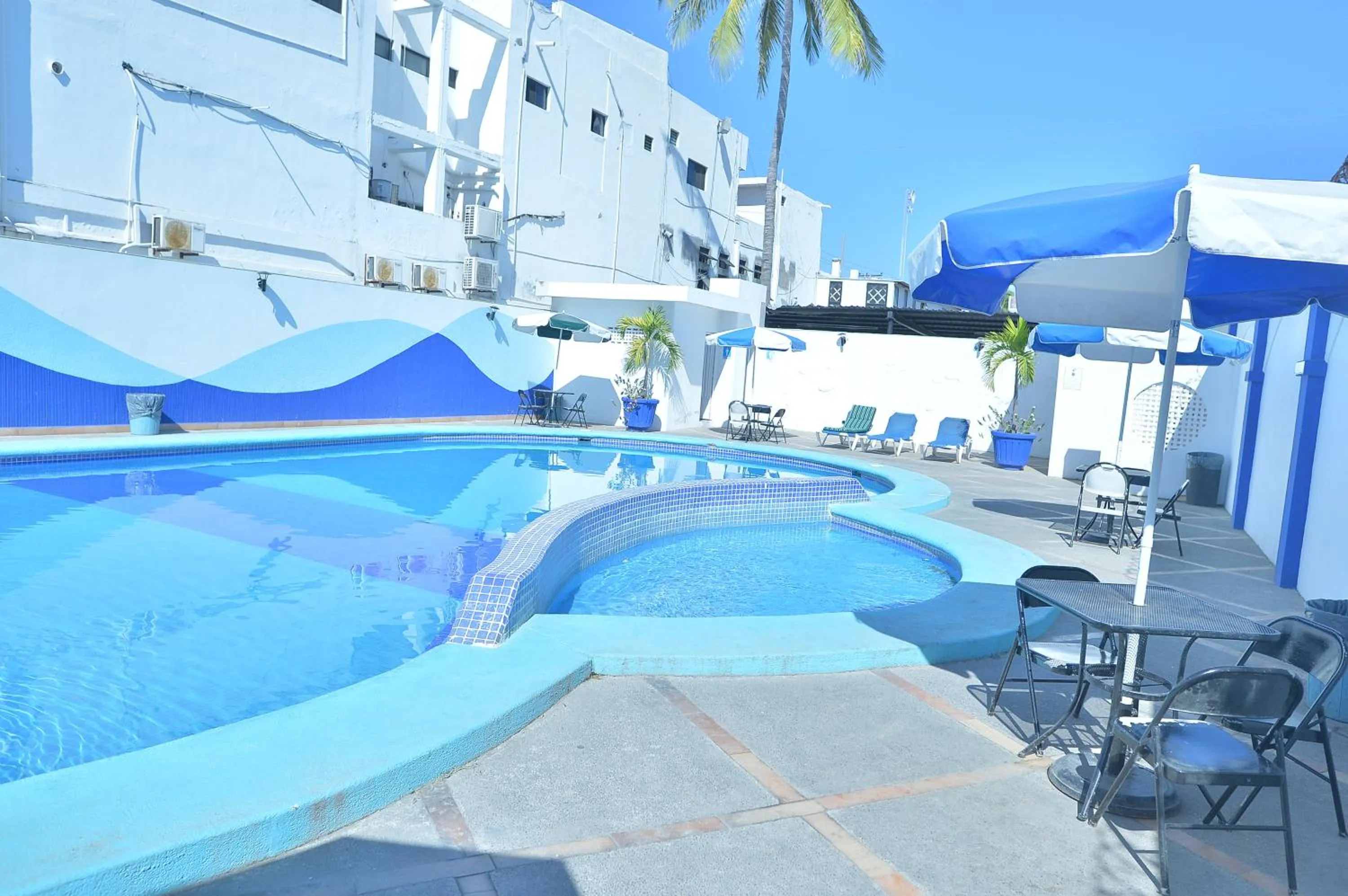 Swimming pool in Hotel San Diego