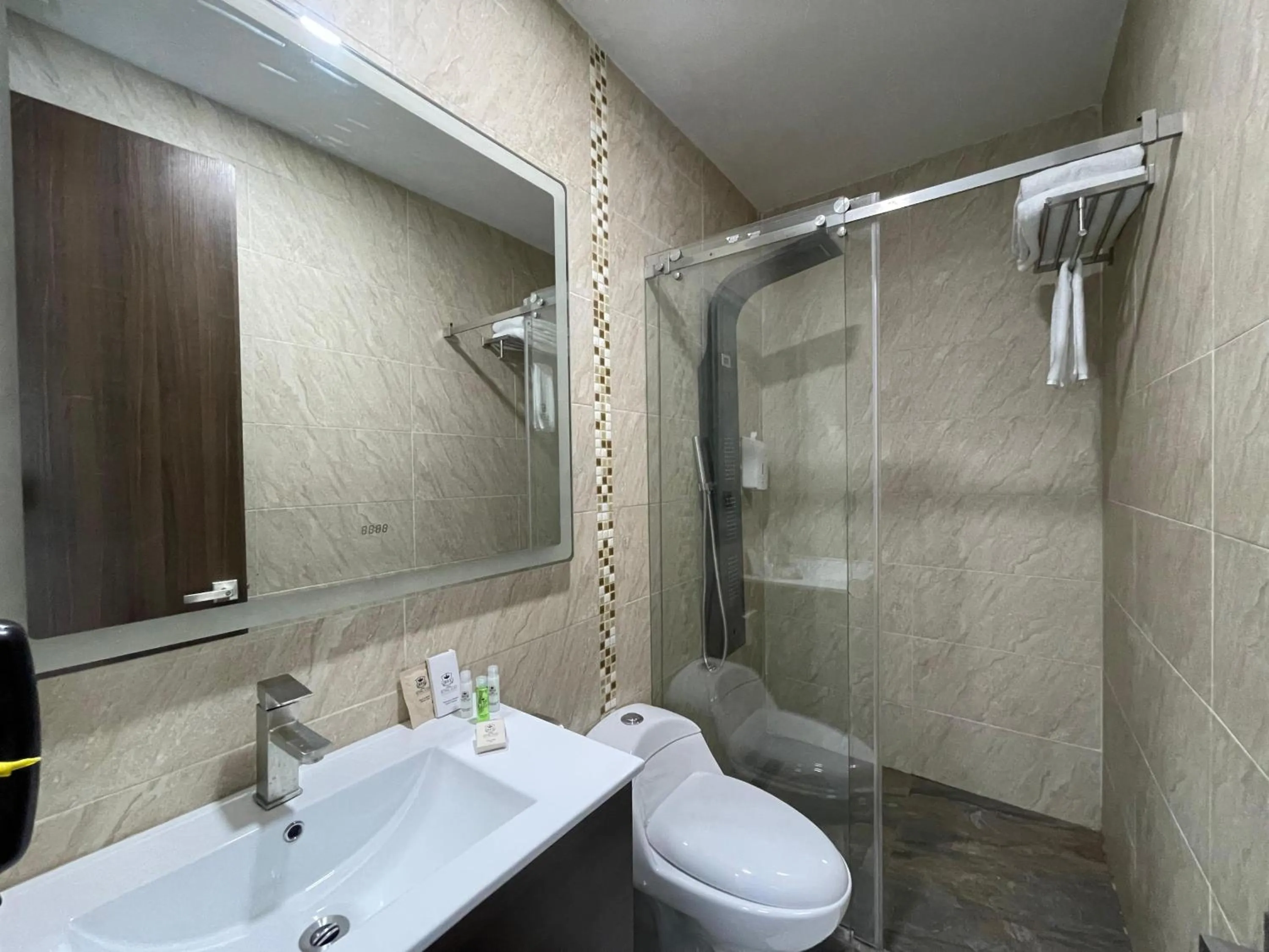 Shower in Hotel Real Elim International