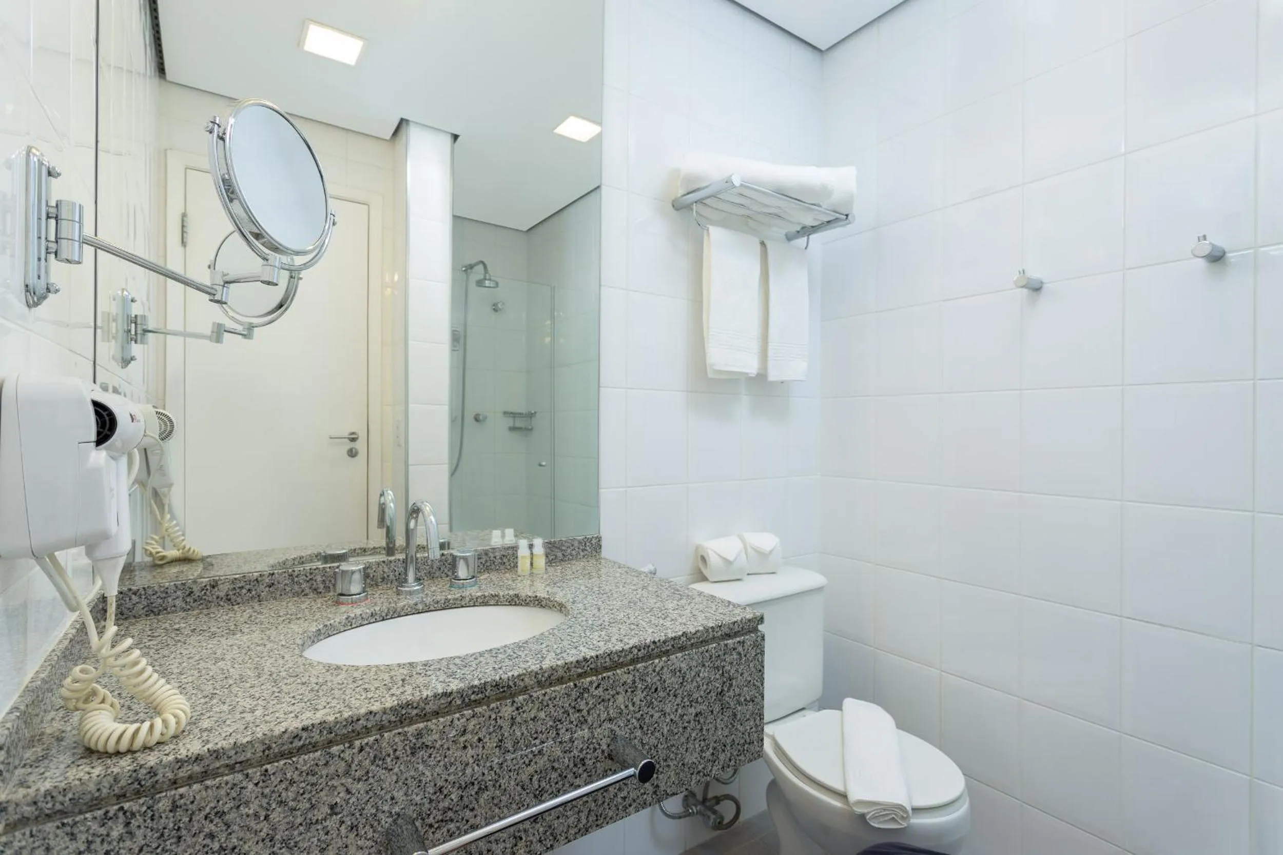 Shower in Paulista Suites by Charlie