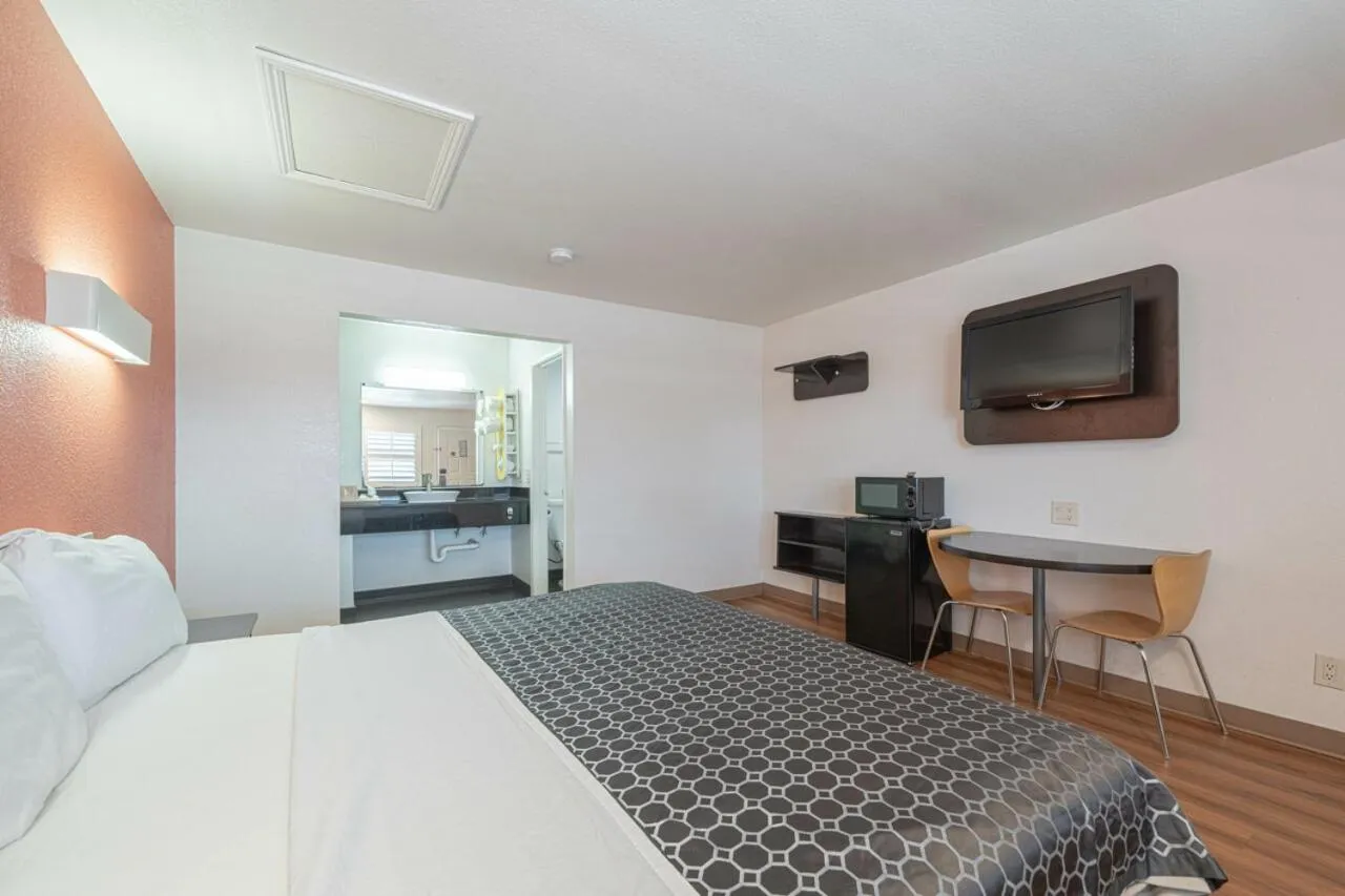 Bed in Coastal Valley Inn