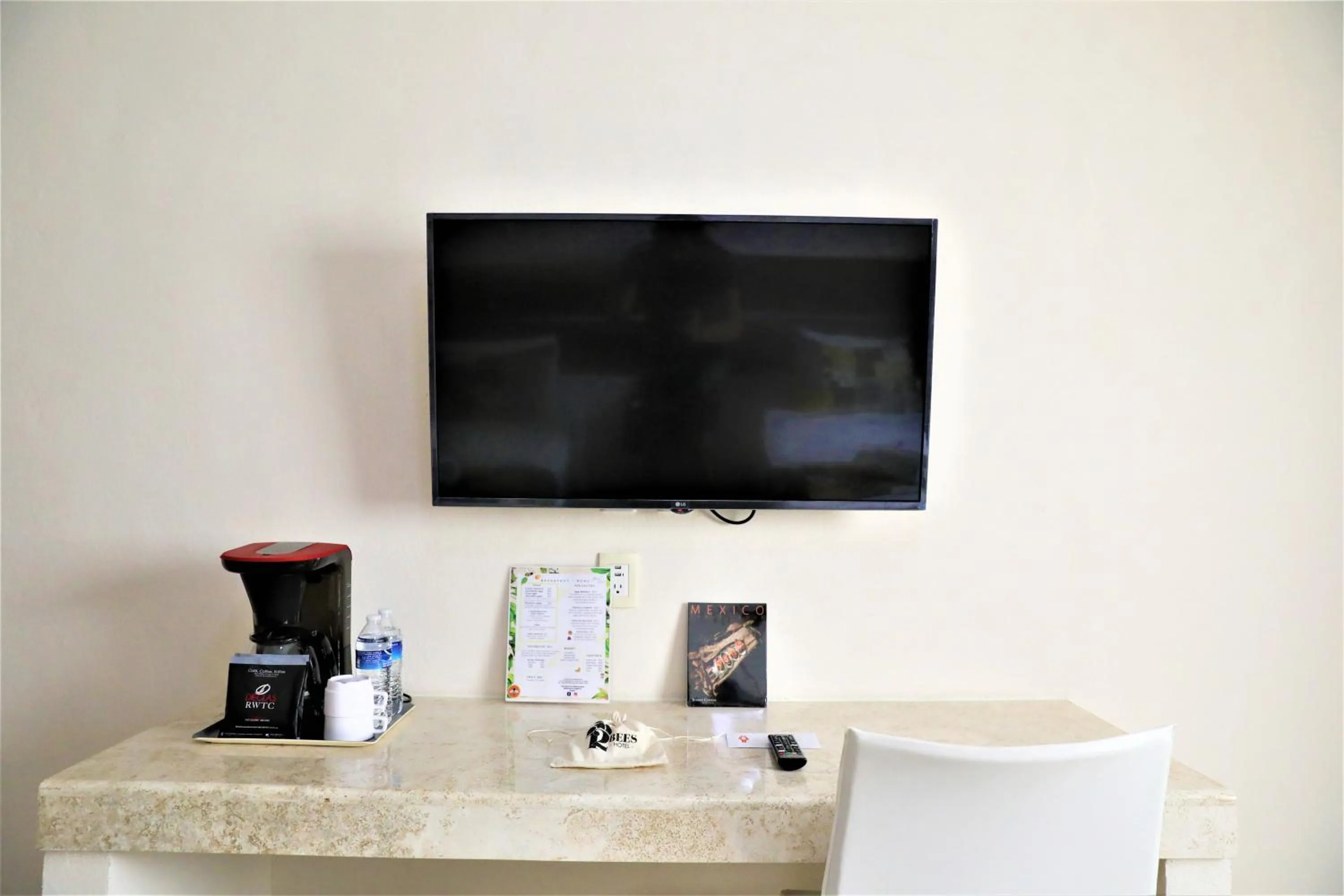 TV and multimedia in Hotel 12 BEES by Kavia