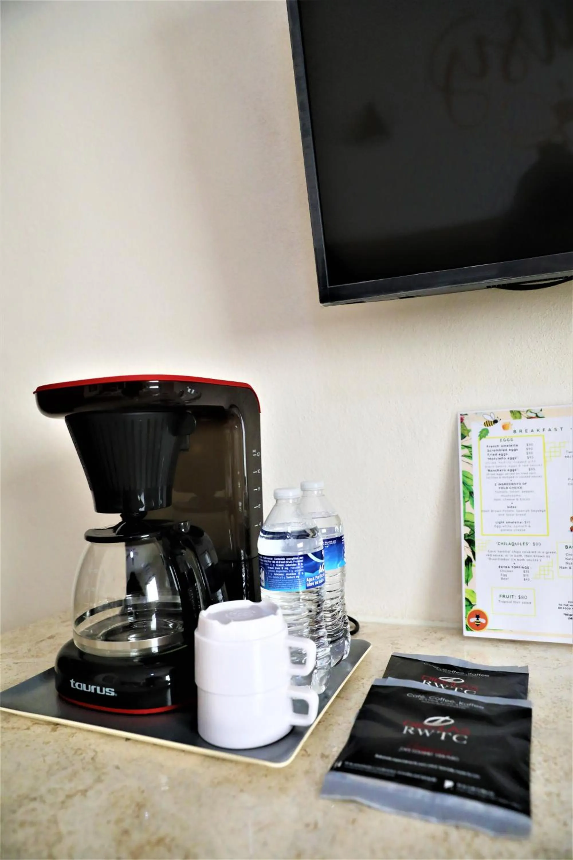 Coffee/tea facilities in Hotel 12 BEES by Kavia