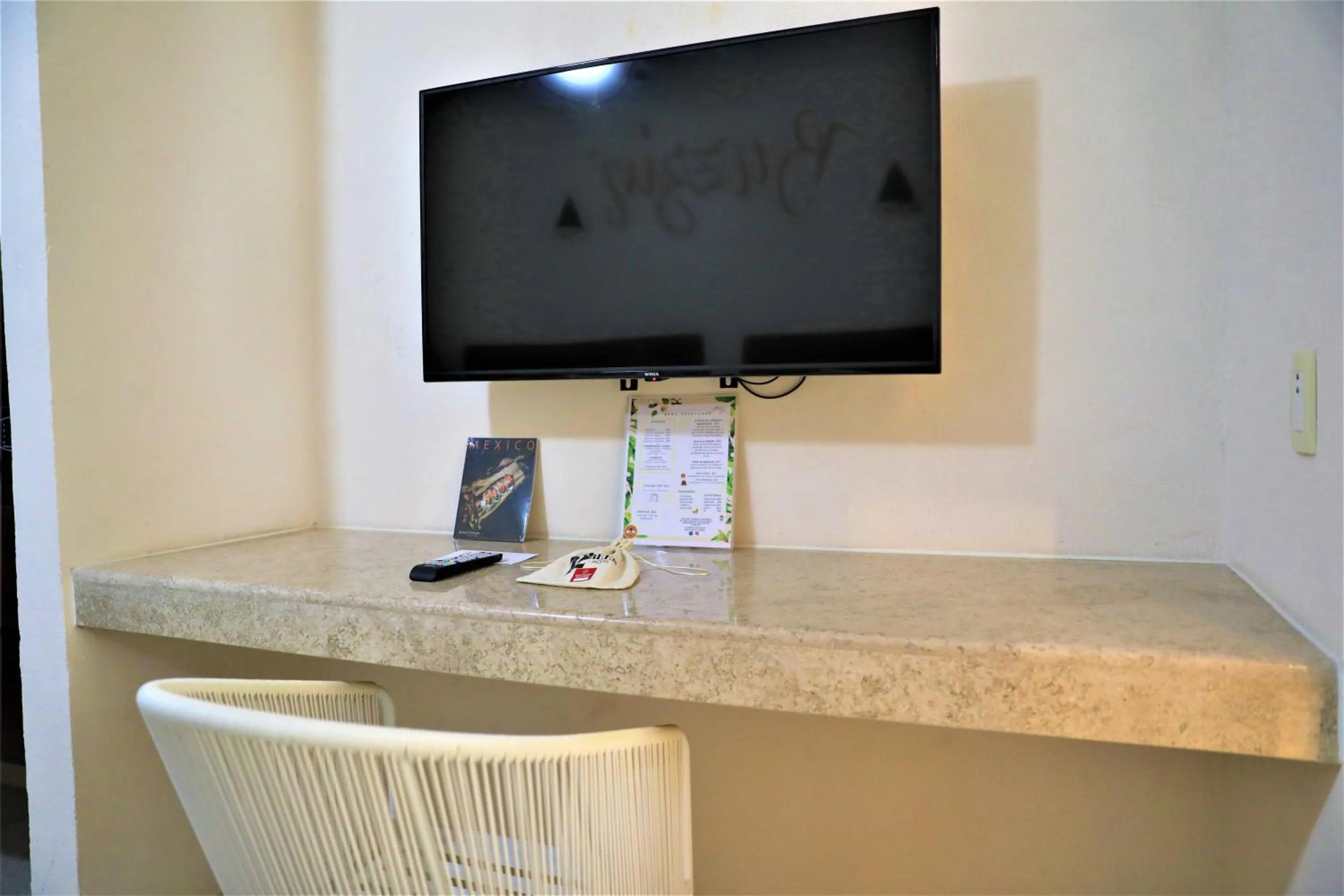 TV and multimedia in Hotel 12 BEES by Kavia