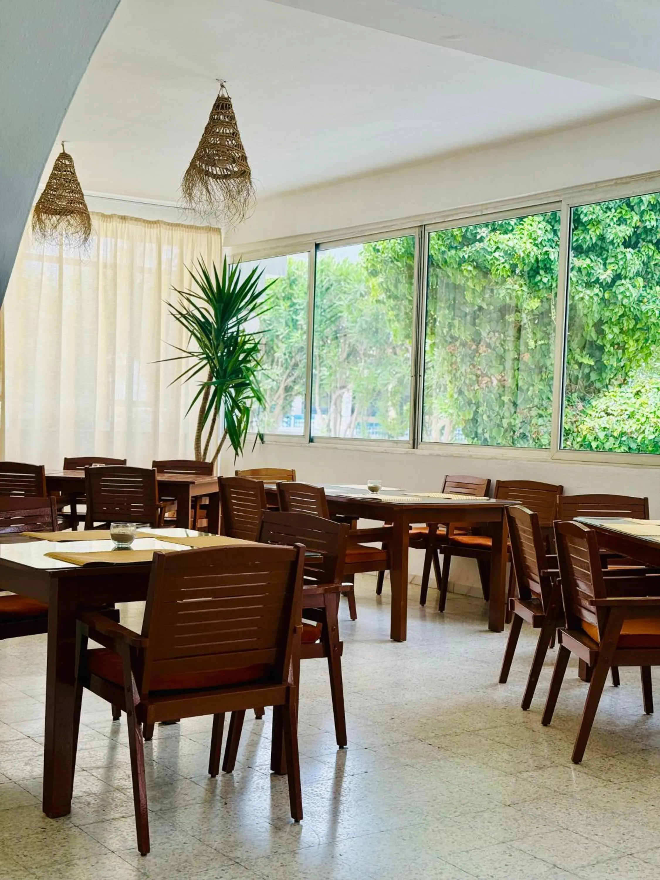 Restaurant/places to eat in Complexe Touristique Sidi Salem