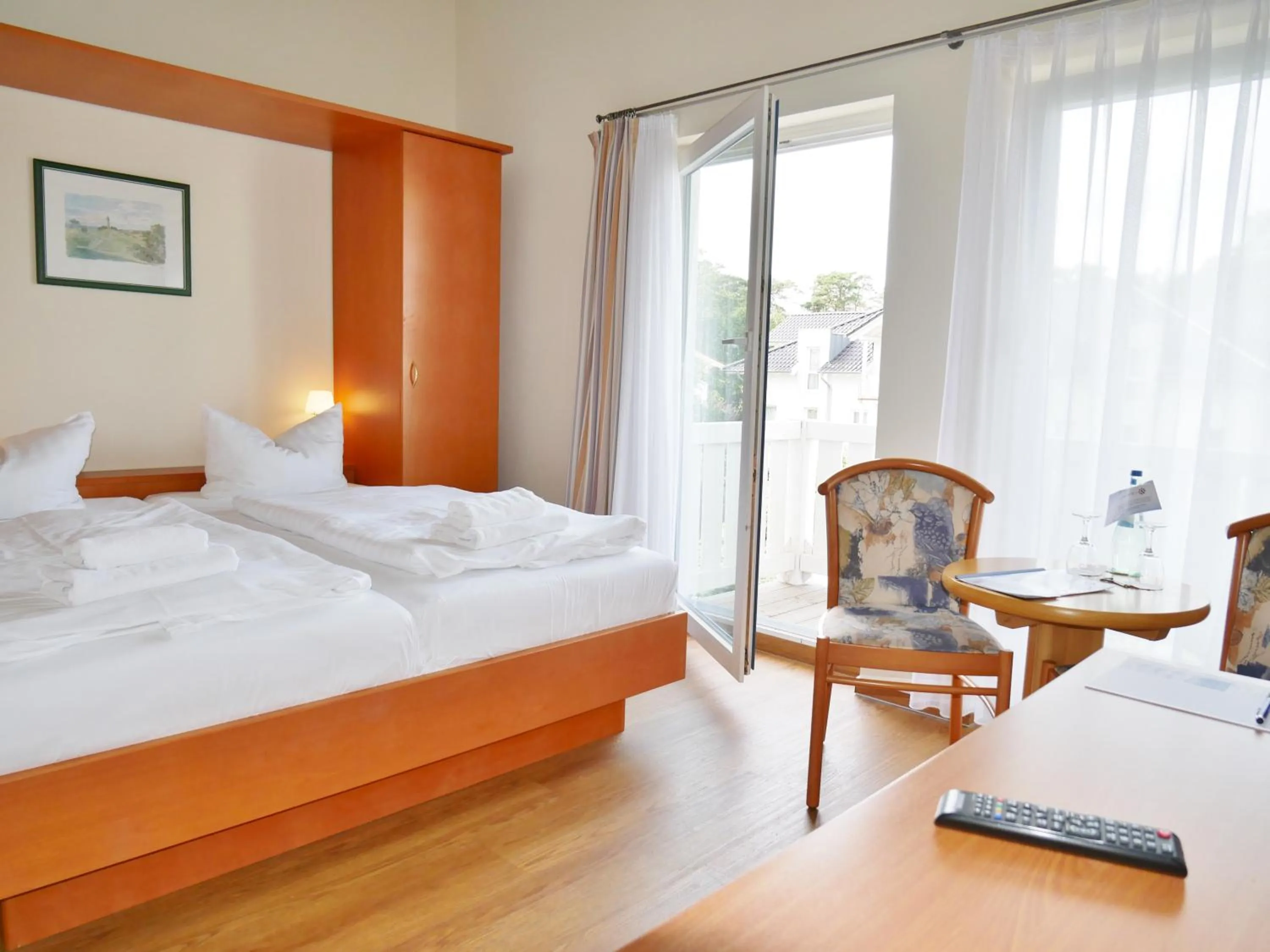 Photo of the whole room, Bed in R&R Hotel Strandallee