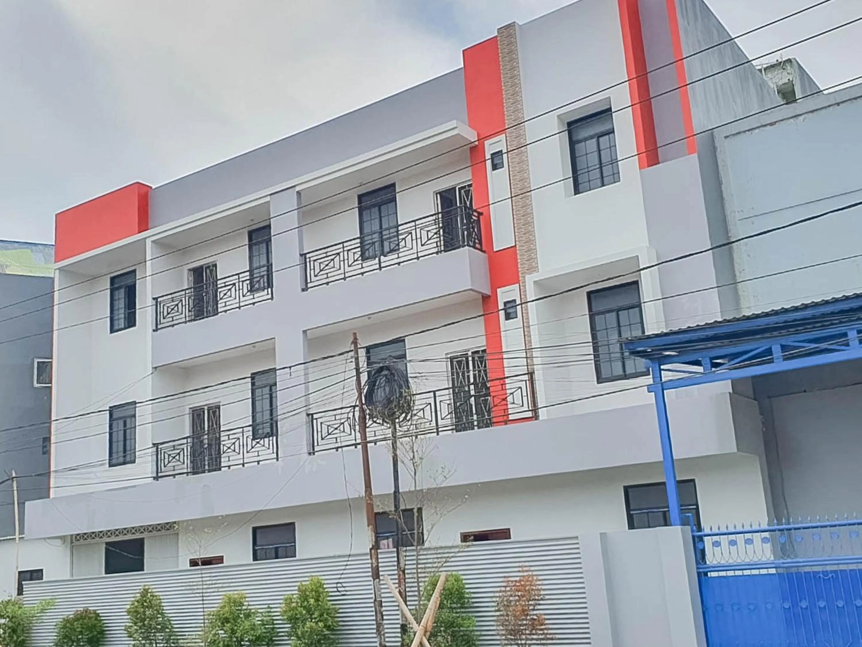 Property building in Mahkota Residence Mitra RedDoorz