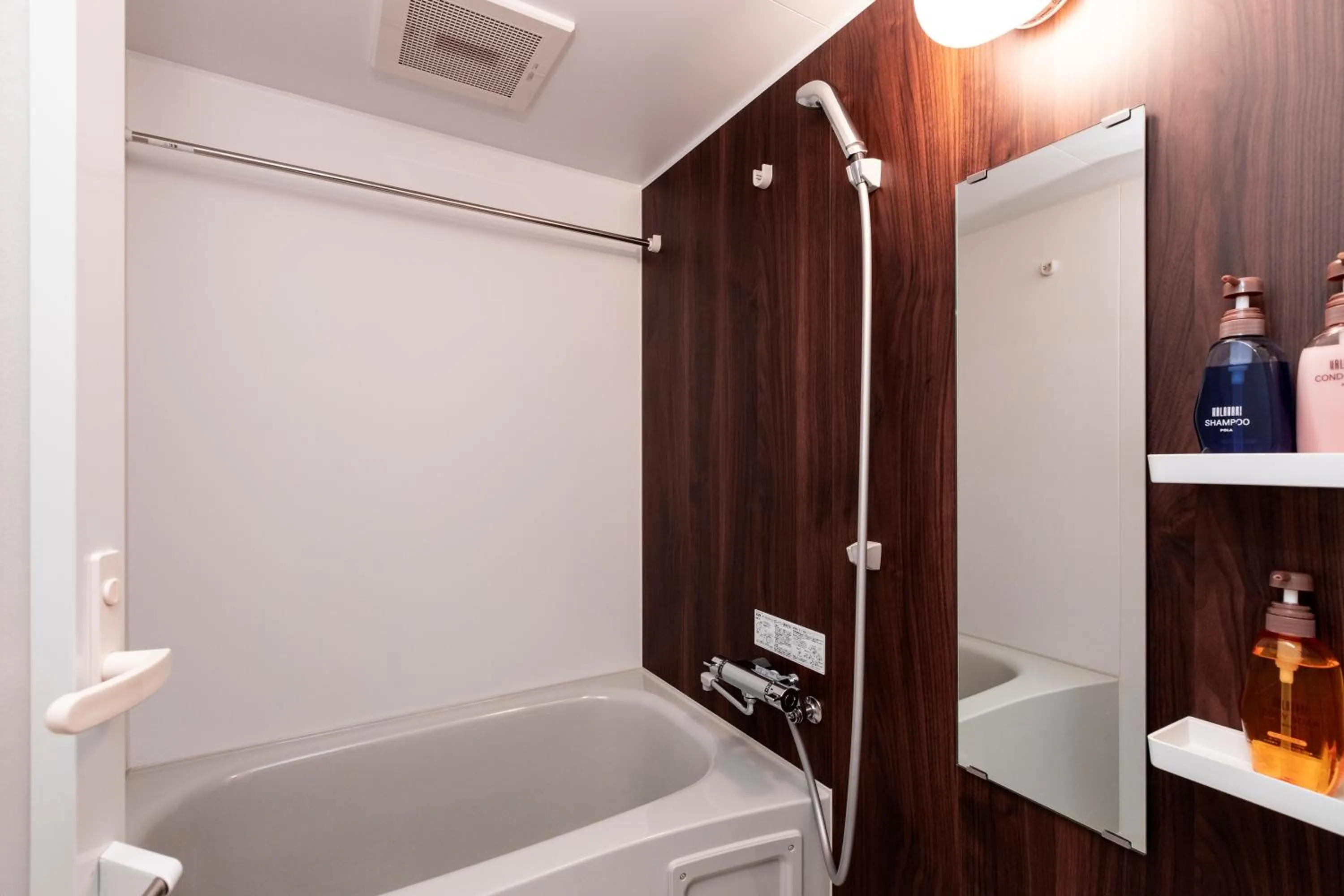 Bathroom in Rinn Horikawa Gojo