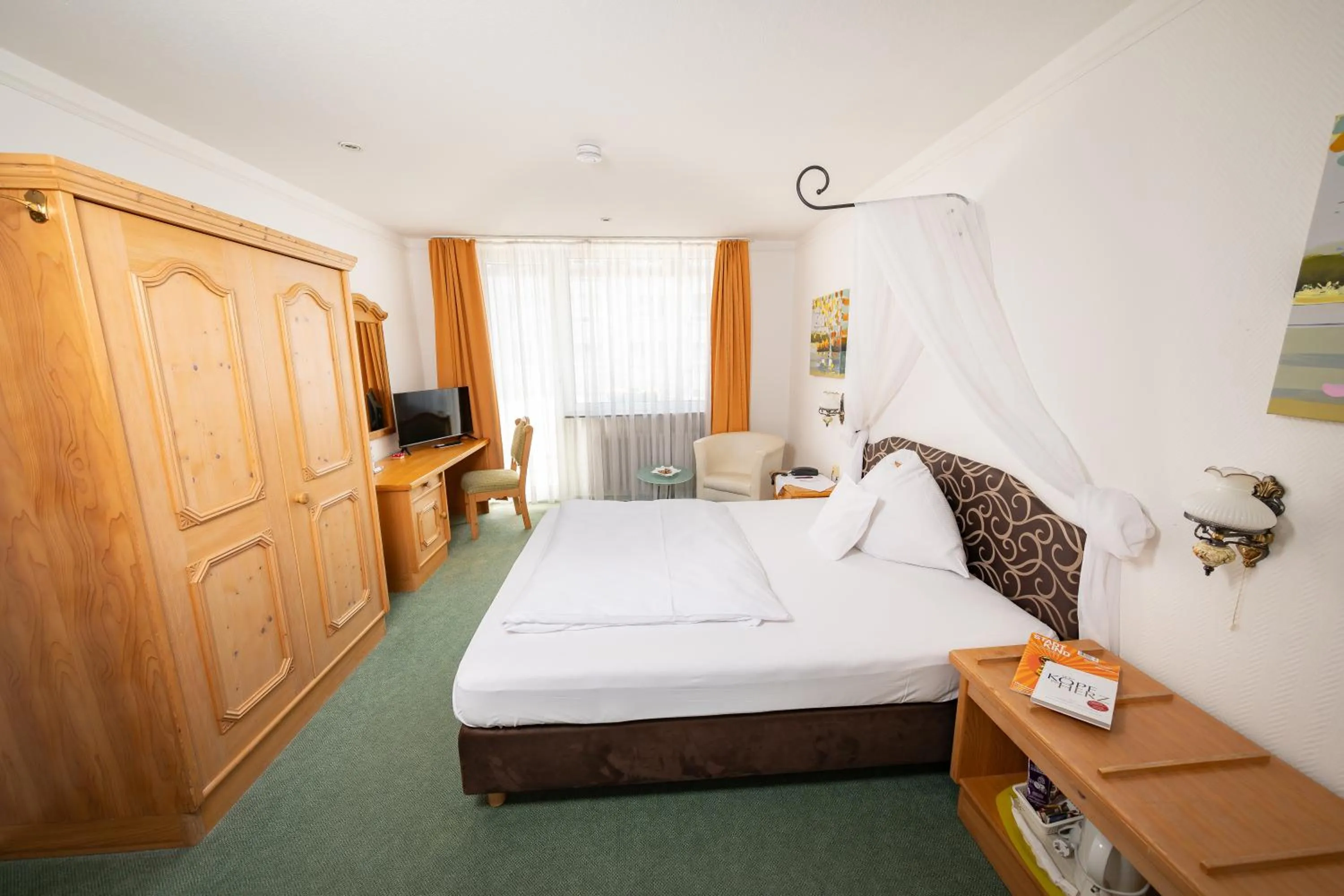 Bedroom, Bed in Hotel Alpha