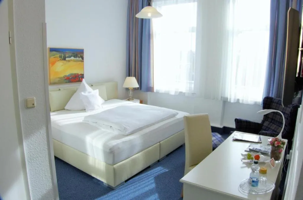 Bedroom, Bed in Hotel Alpha