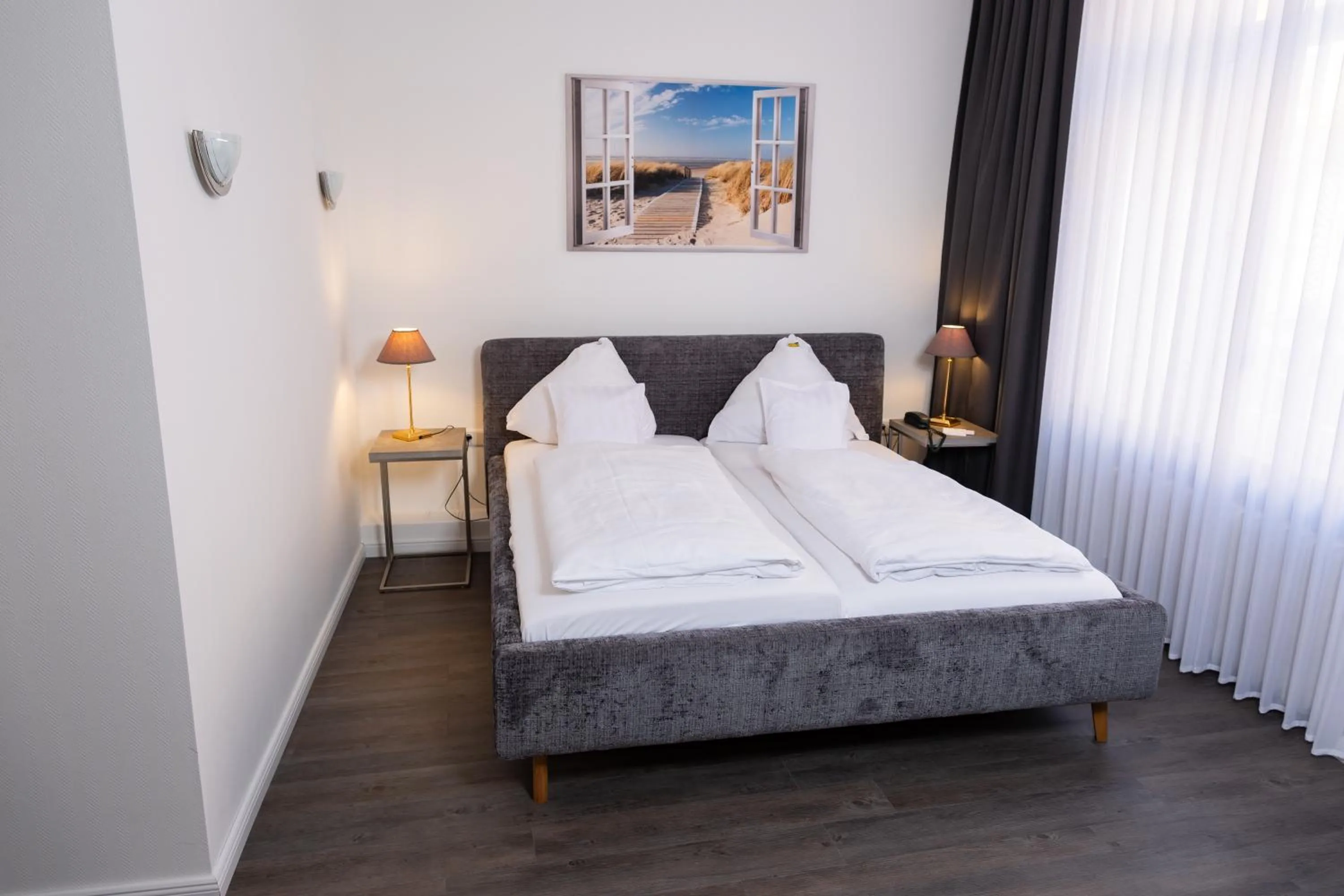 Bedroom, Bed in Hotel Alpha