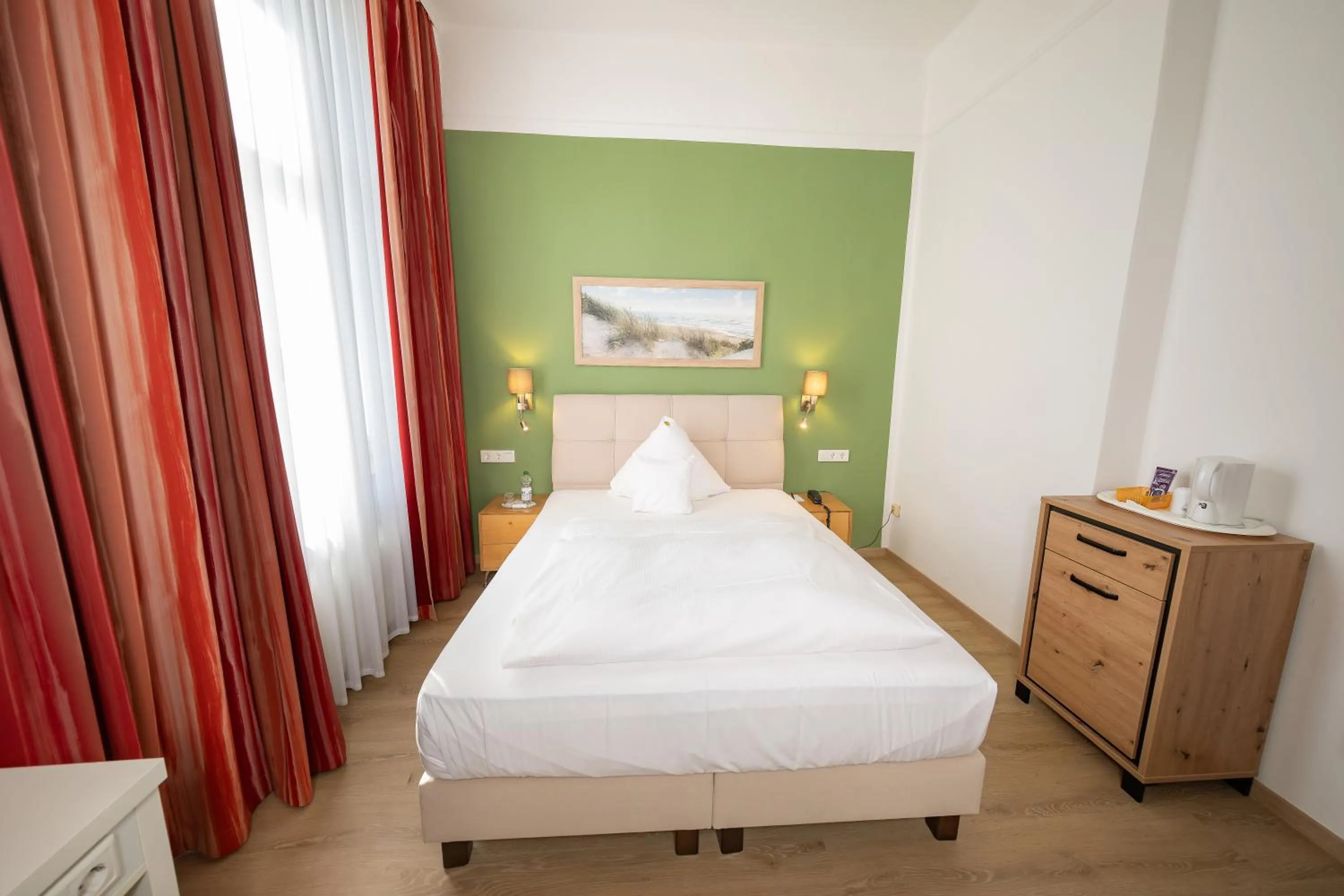 Bedroom, Bed in Hotel Alpha