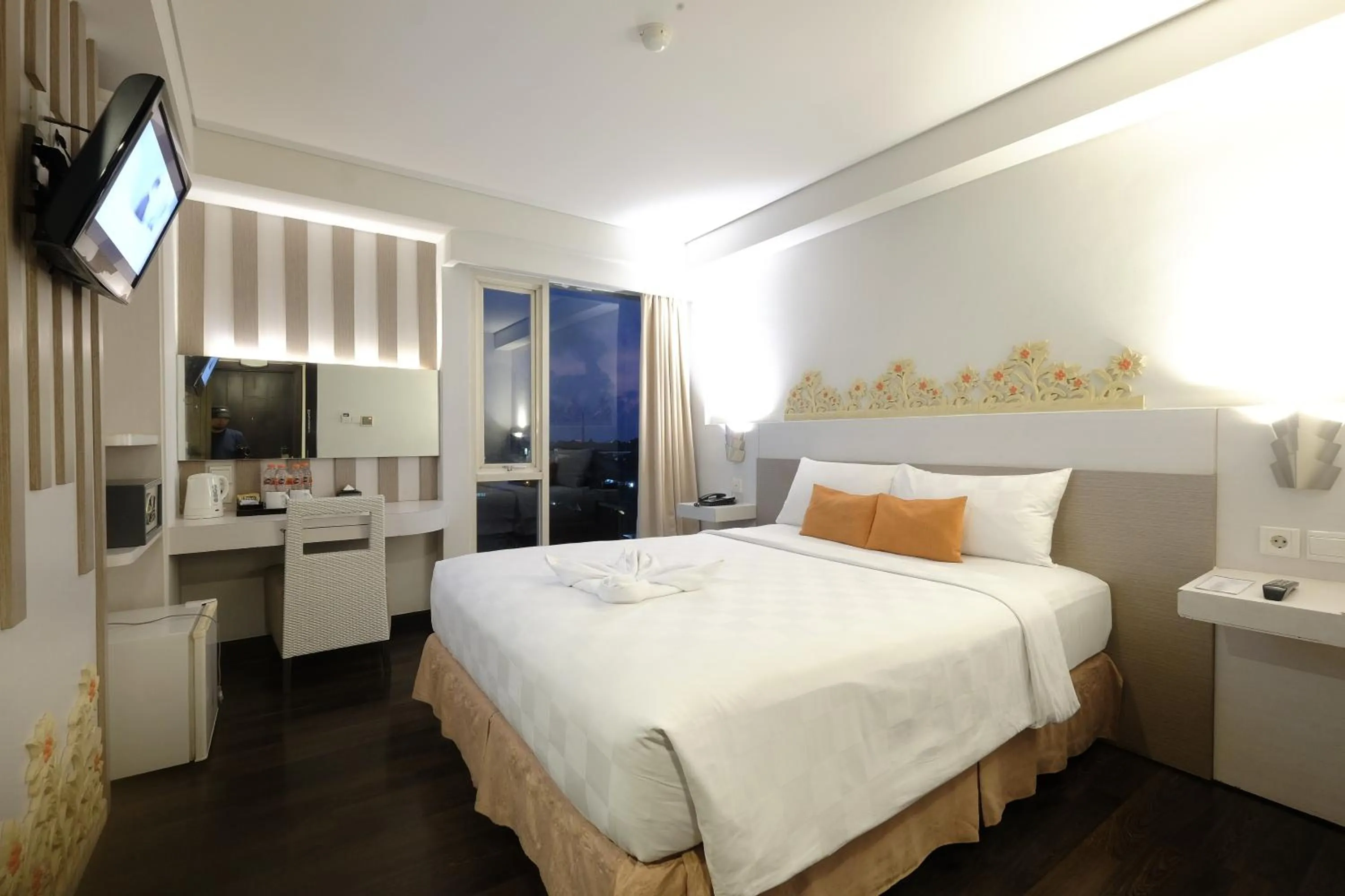 Bedroom, Bed in All Nite & Day Hotel Yogjakarta - Gejayan