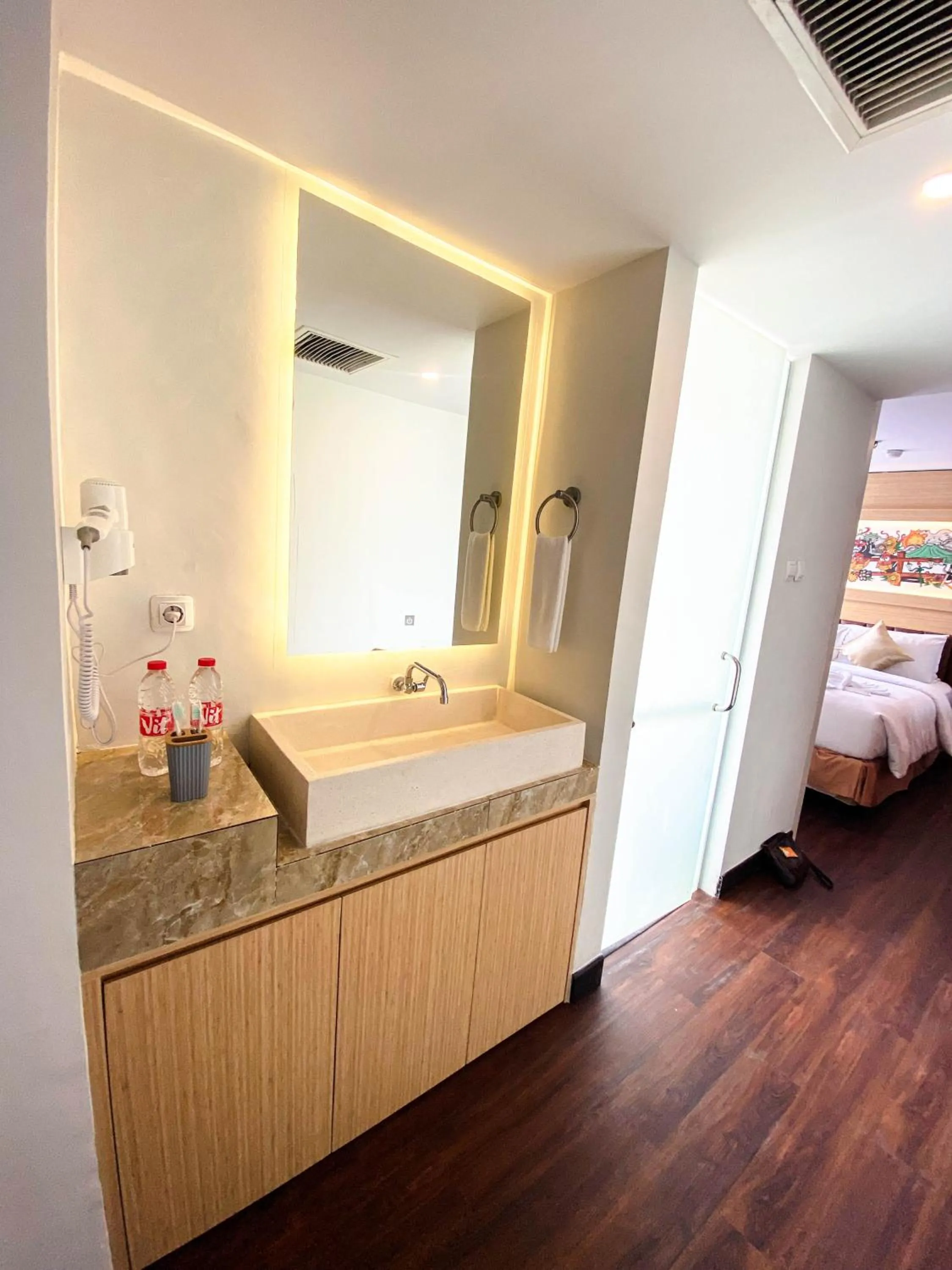 hair dryier, Bed in All Nite & Day Hotel Yogjakarta - Gejayan