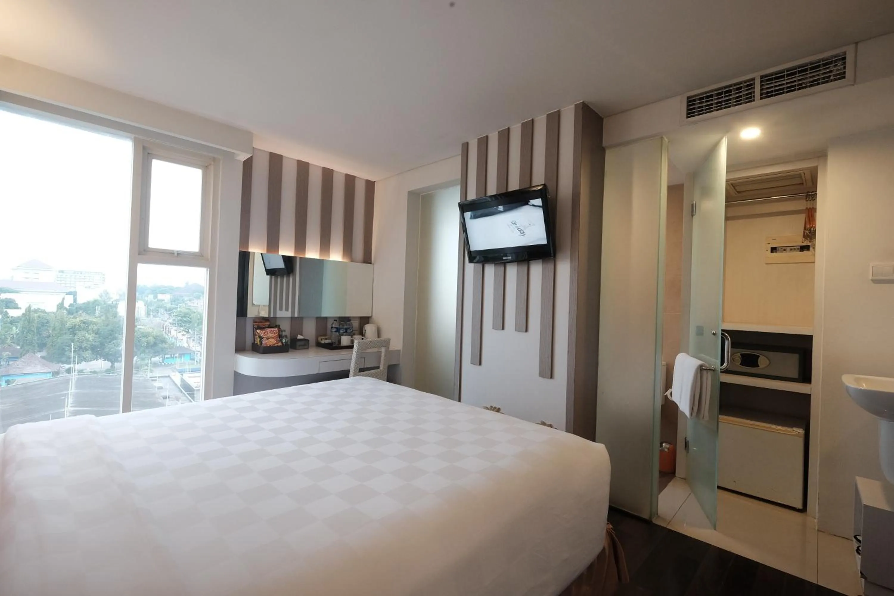 Bed in All Nite & Day Hotel Yogjakarta - Gejayan