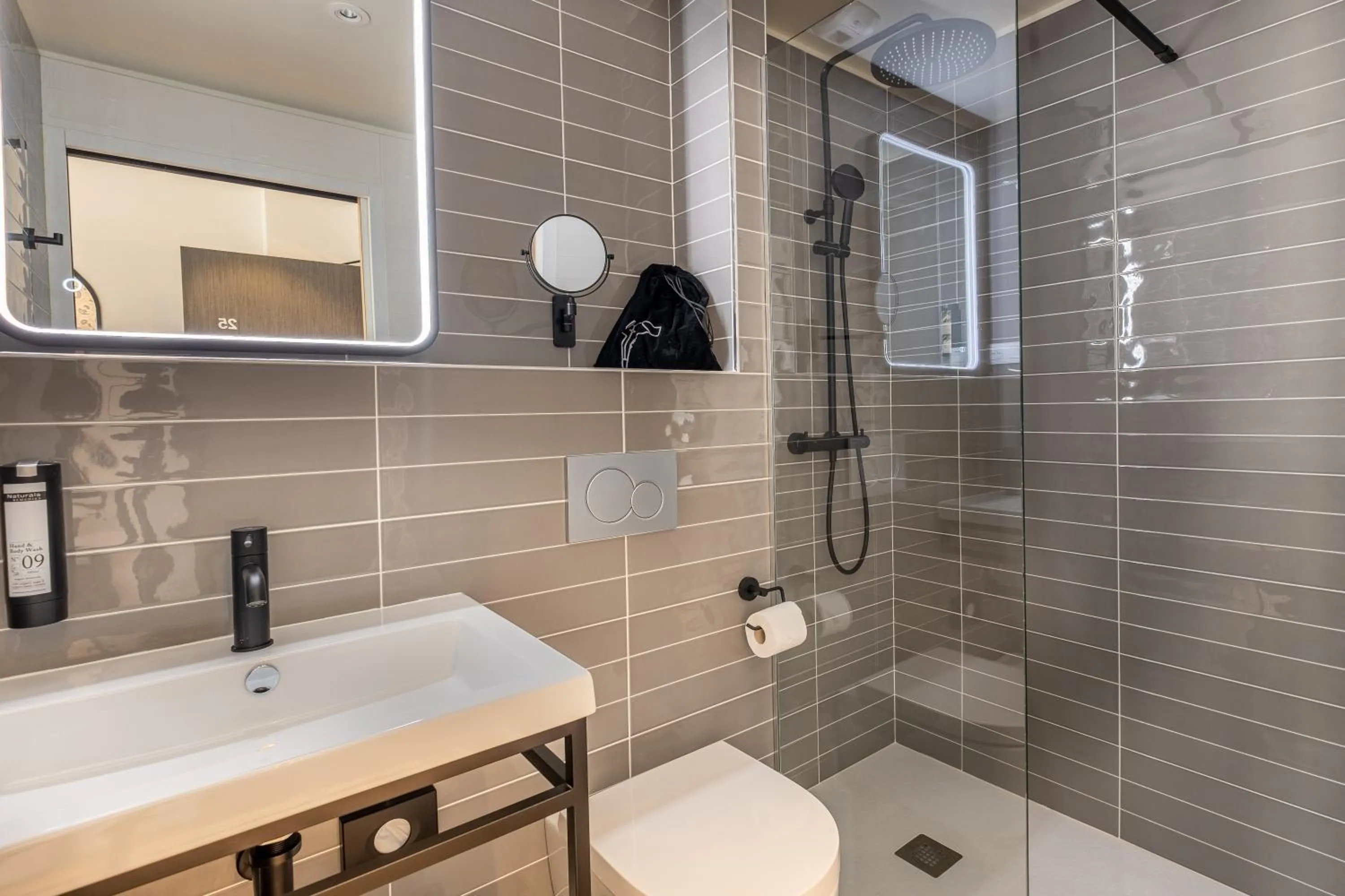 Bathroom in Ferdinand Hotel Tours