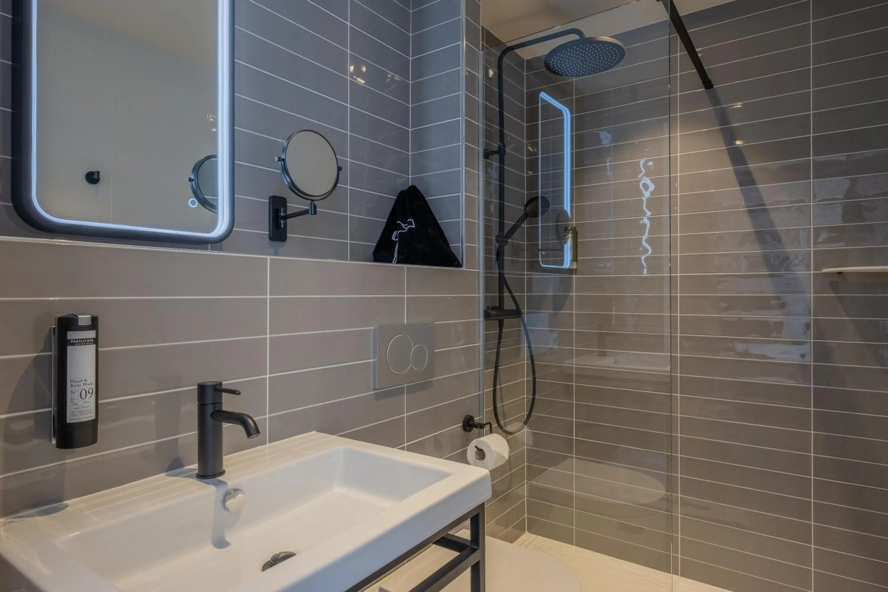 Bathroom in Ferdinand Hotel Tours