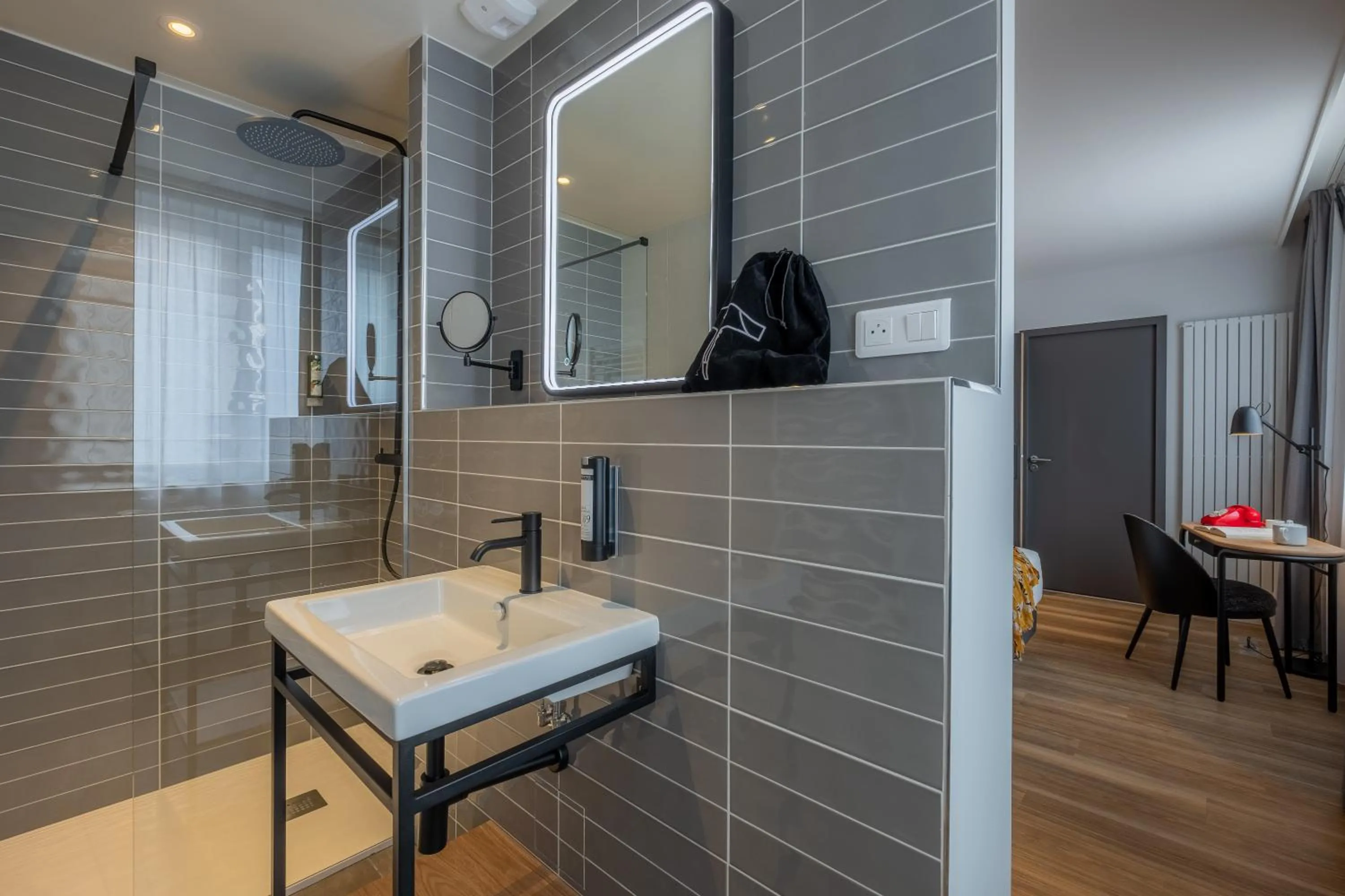 Bathroom in Ferdinand Hotel Tours