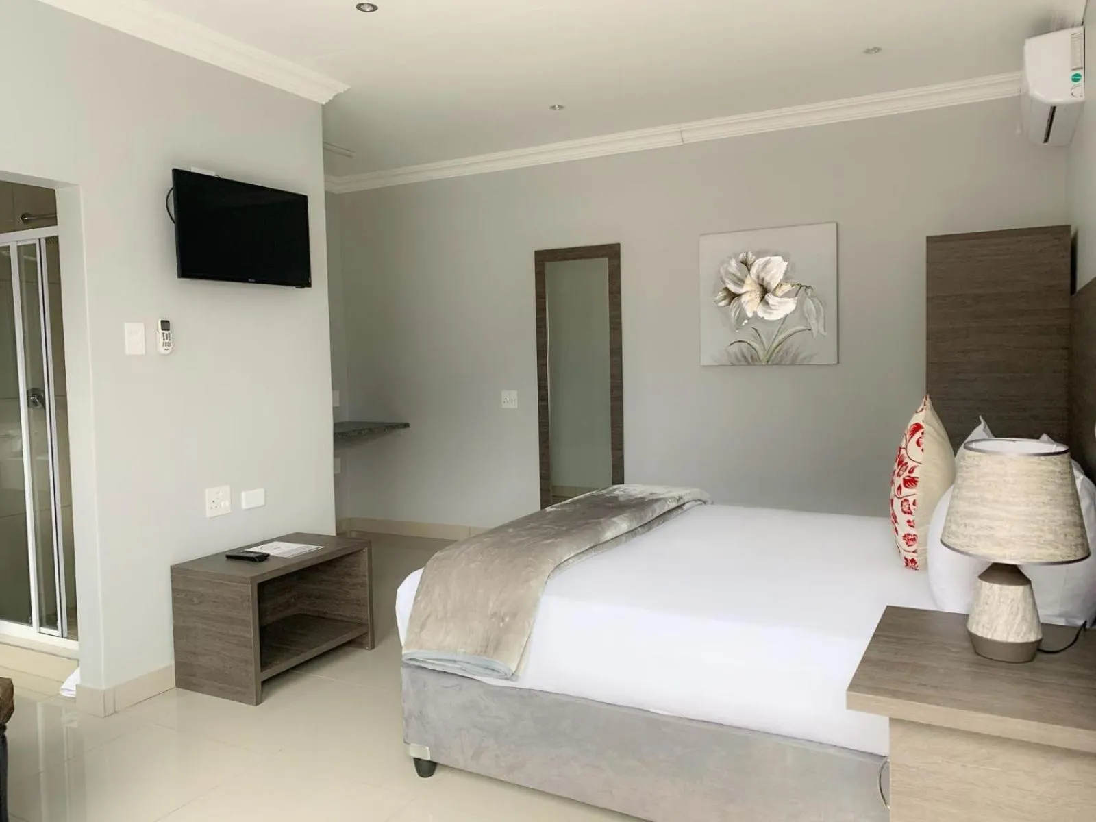 Bed in Airport lodge Newcastle