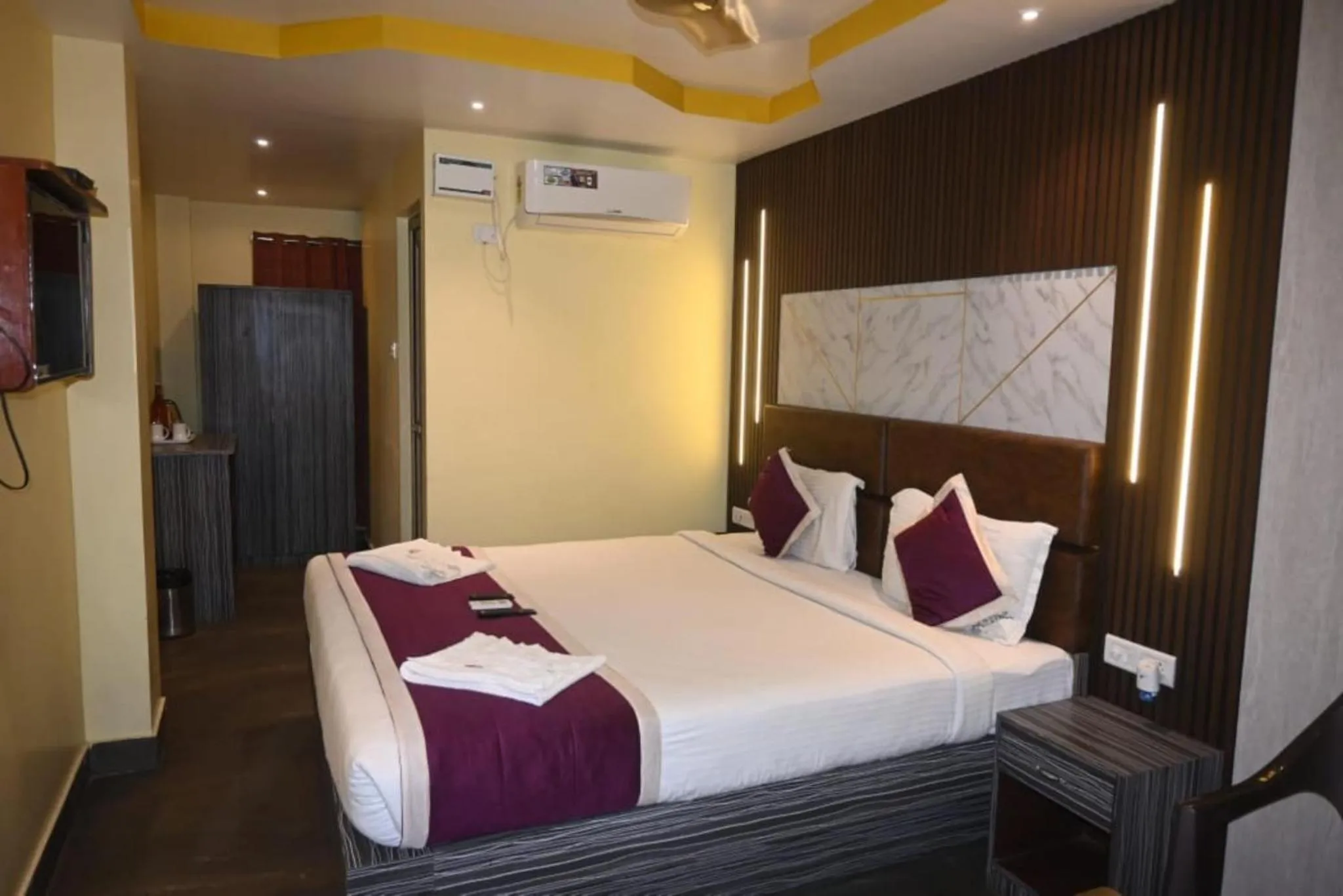 Bed in Hotel Runway Inn