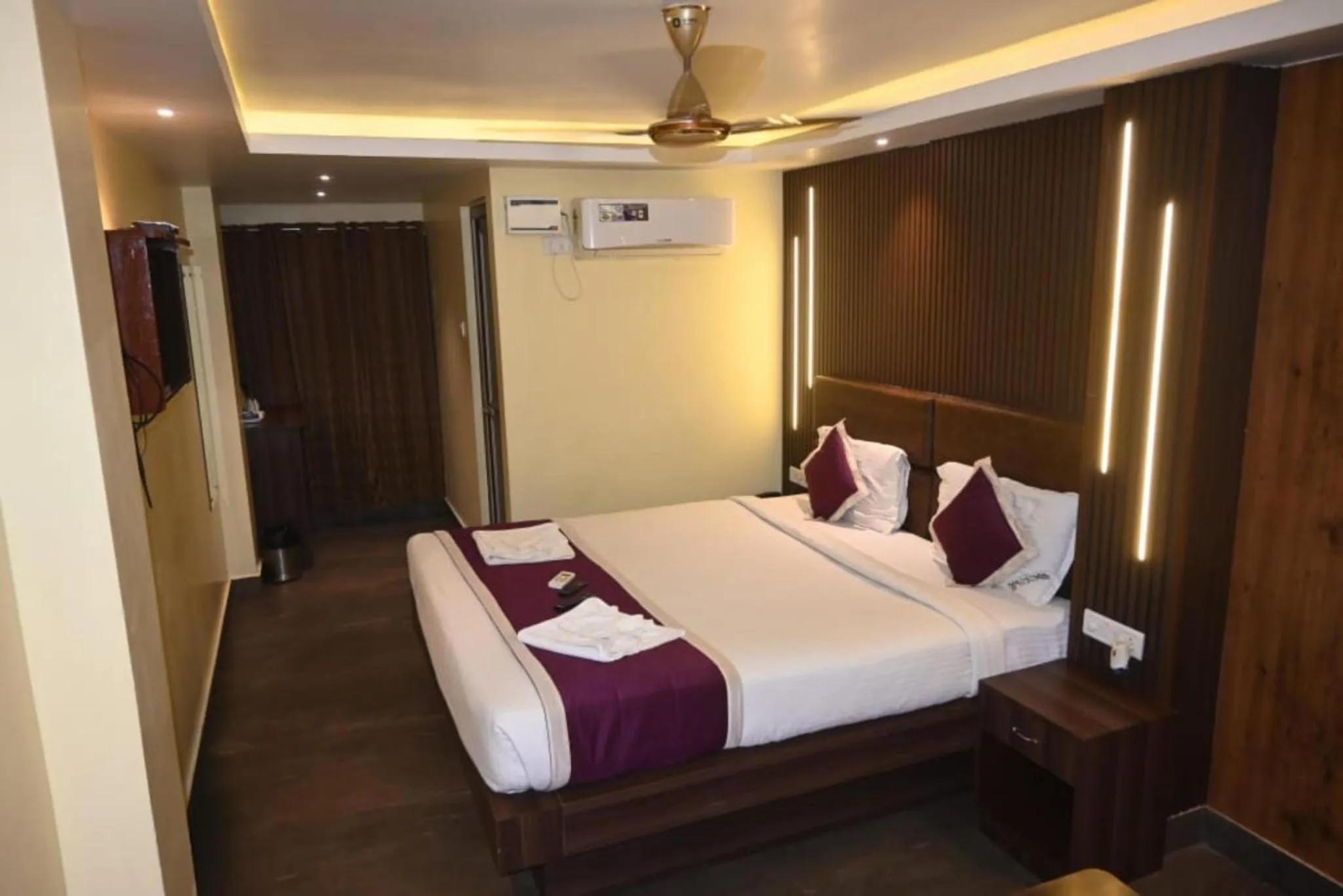 Bed in Hotel Runway Inn