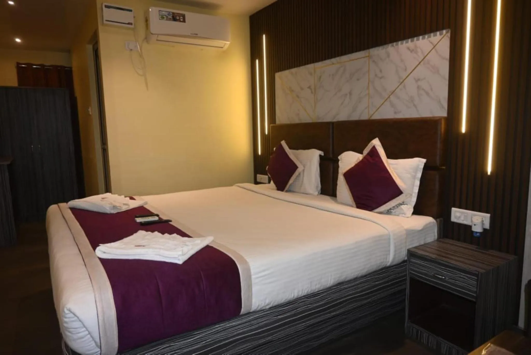 Bed in Hotel Runway Inn