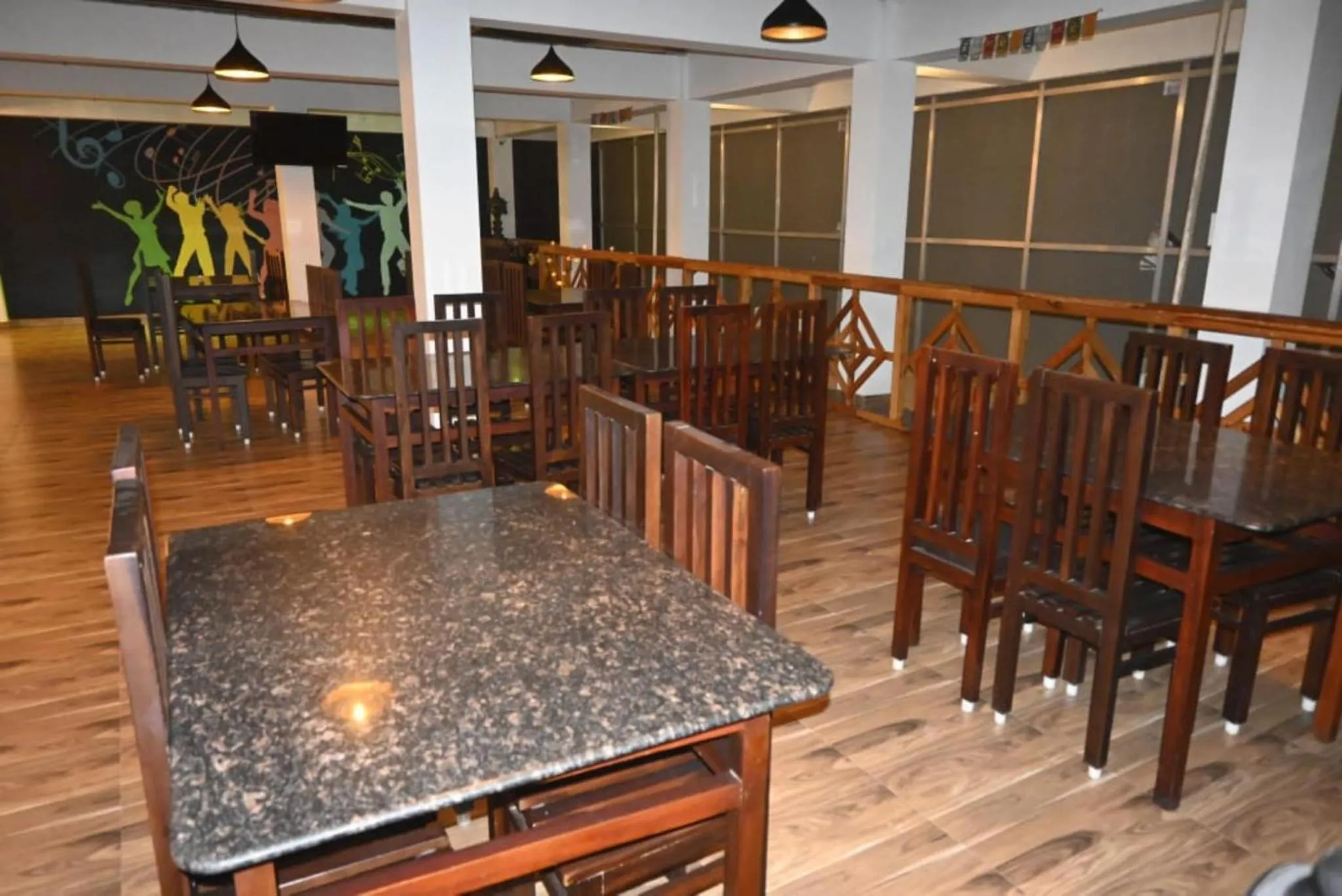 Restaurant/places to eat in Hotel Runway Inn