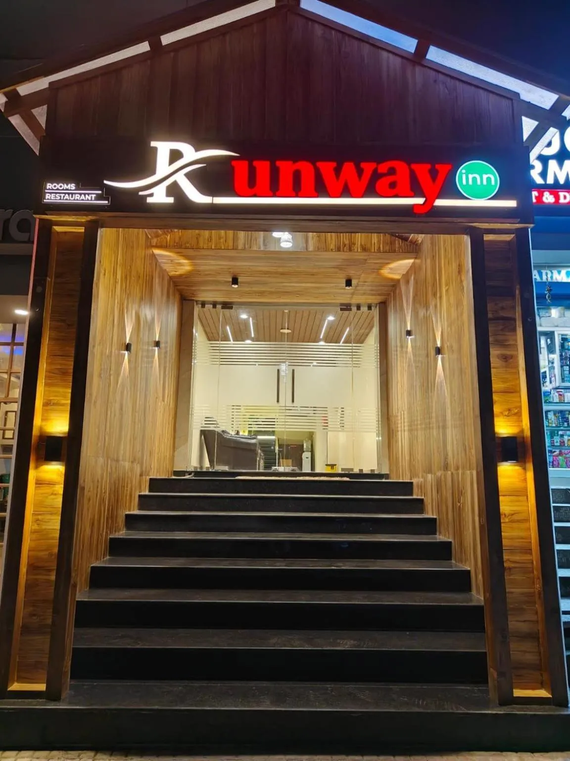 Hotel Runway Inn