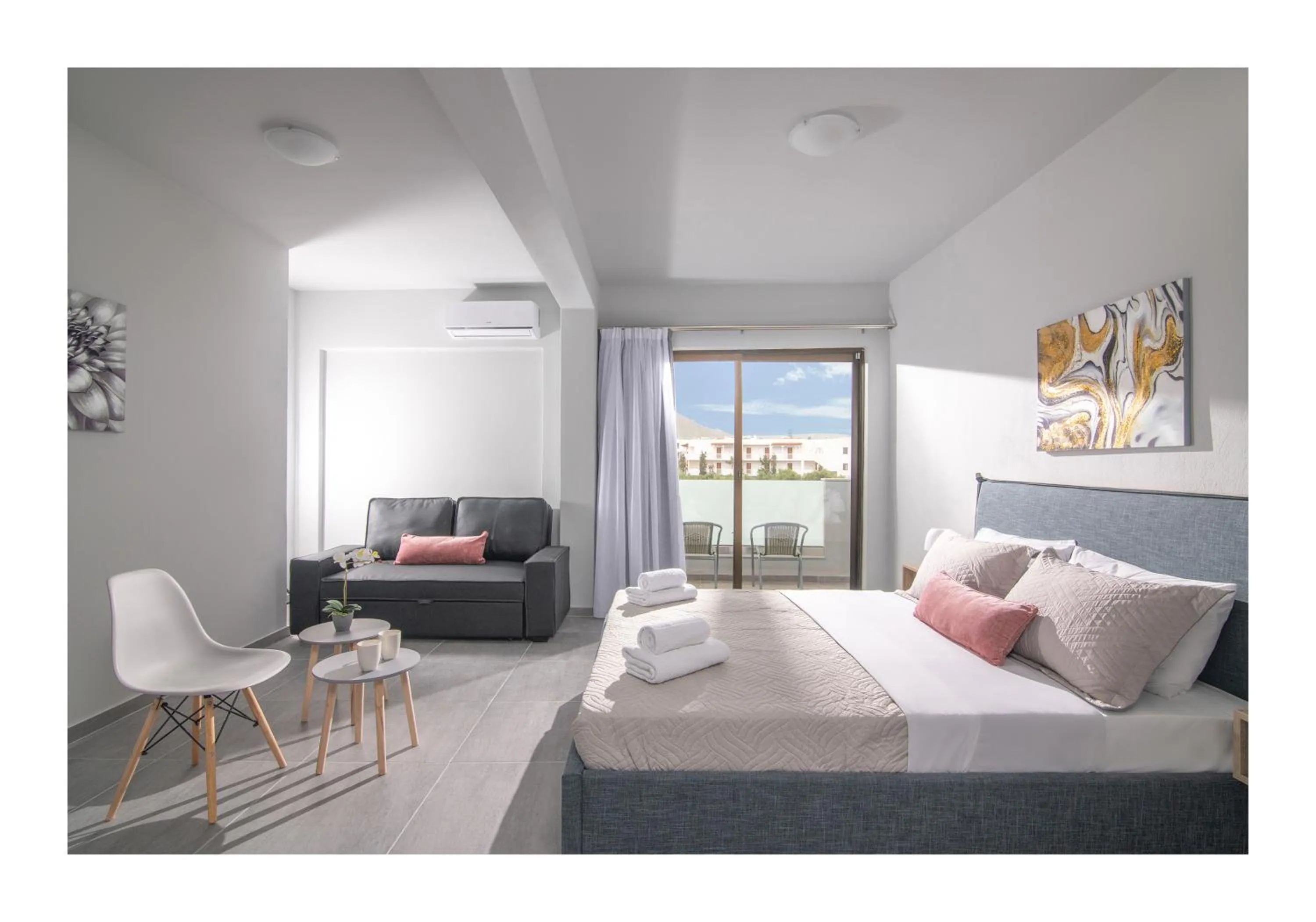 Photo of the whole room, Bed in Golden Sunlight Hotel by Estia