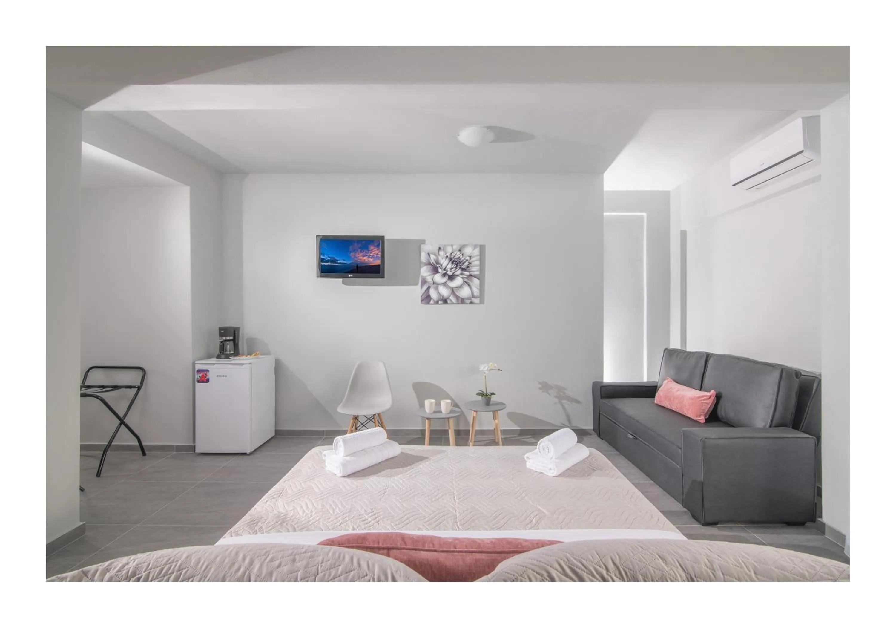 TV and multimedia, Bed in Golden Sunlight Hotel by Estia