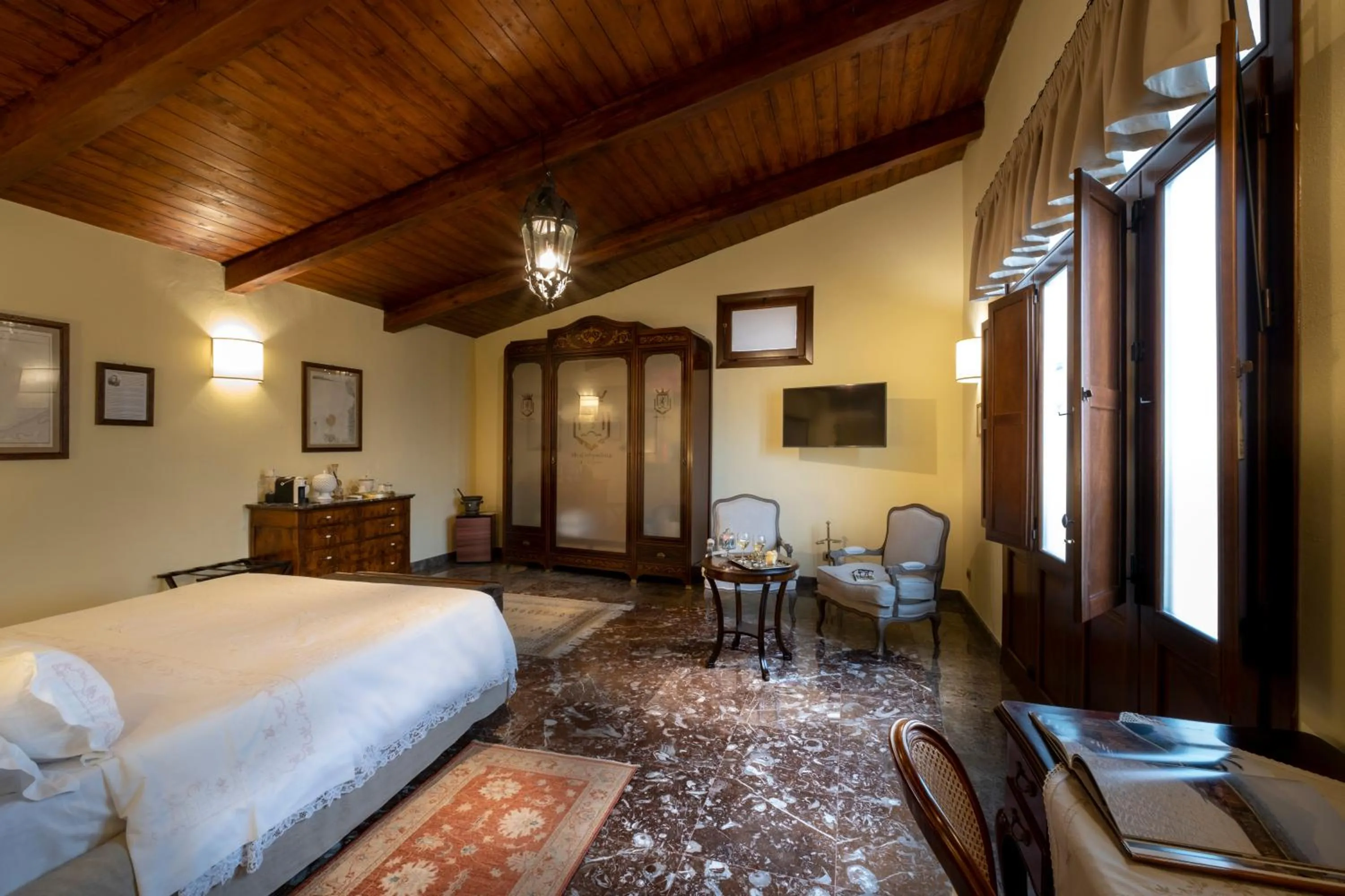 Facade/entrance, Bed in Villa del Gattopardo