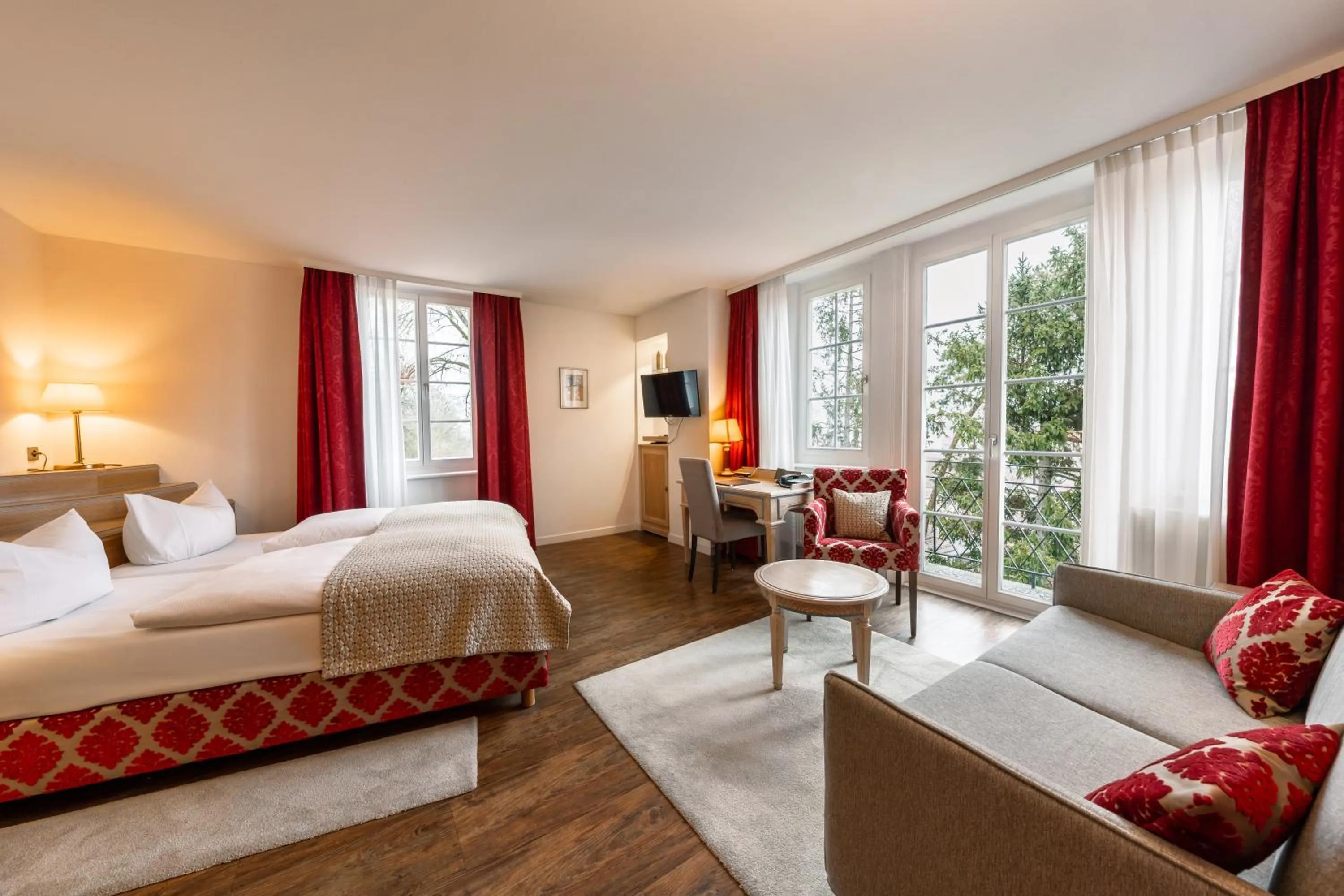 Photo of the whole room, Bed in Hotel Am Schloss *** Superior