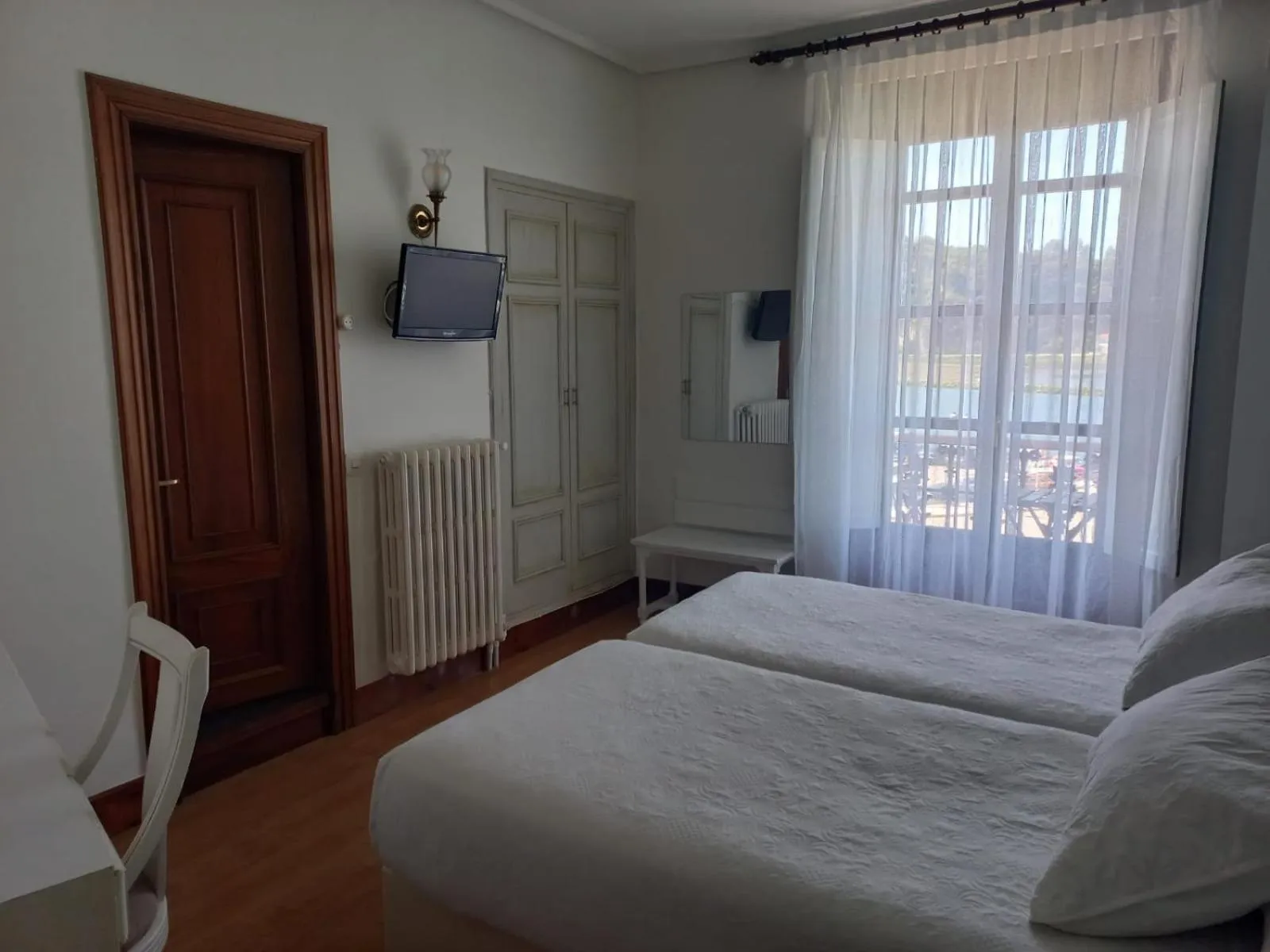 Photo of the whole room in Marina