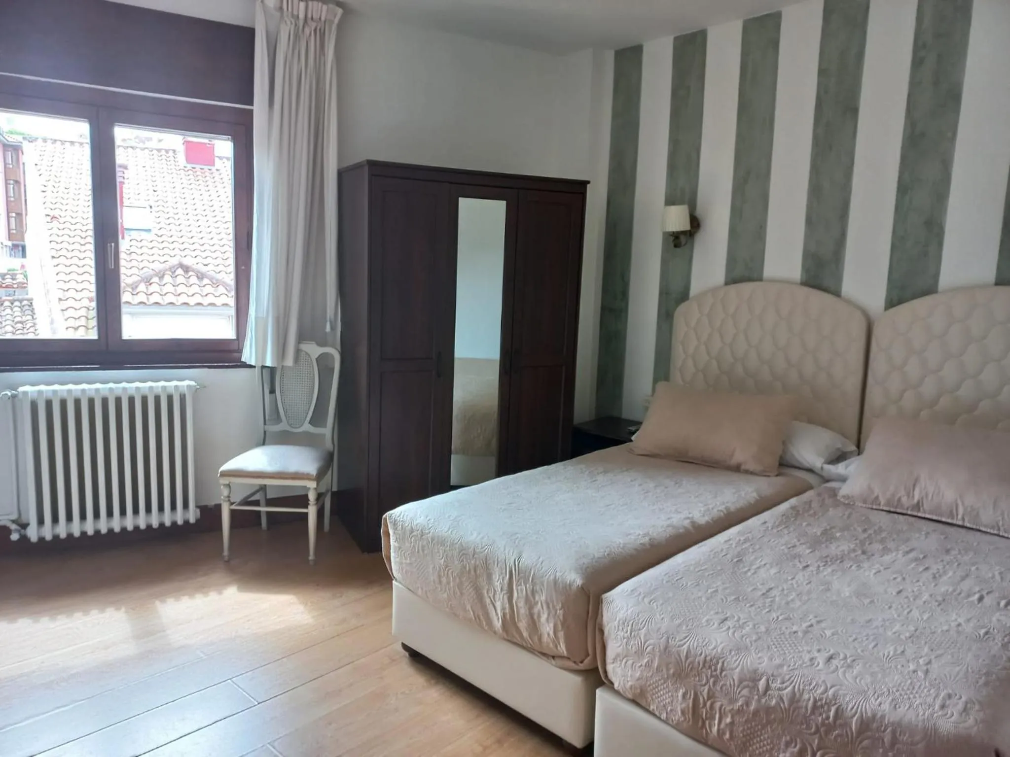 Photo of the whole room in Marina