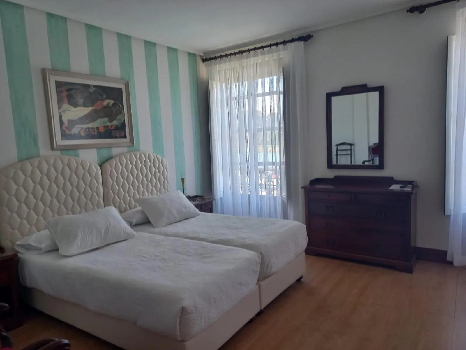 Photo of the whole room in Marina