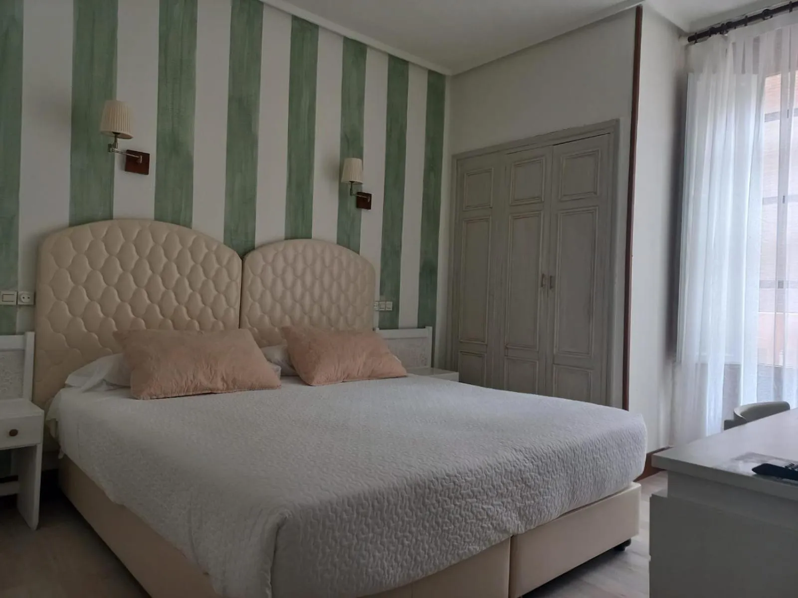 Photo of the whole room in Marina