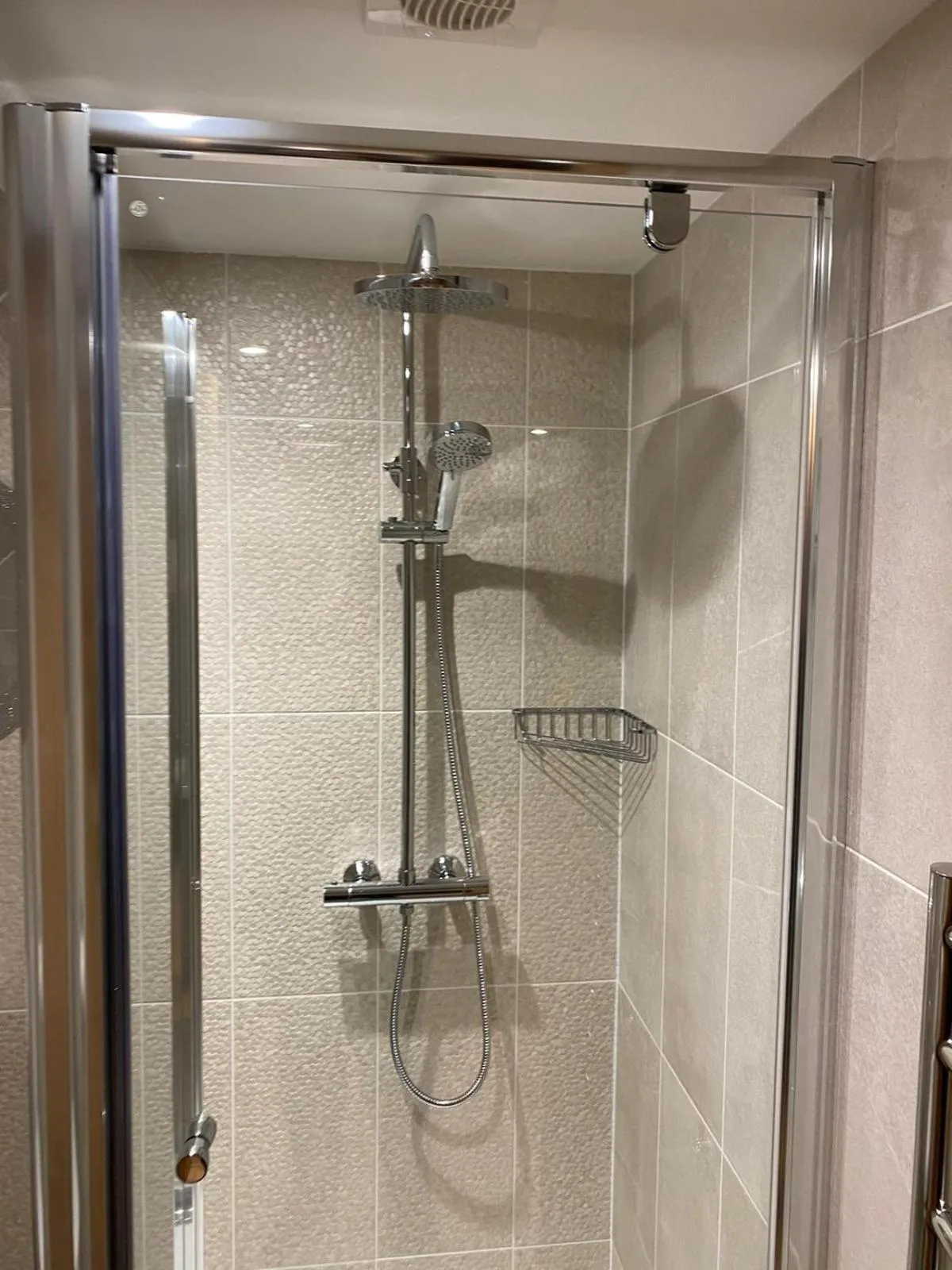 Bathroom in Waverley Inn Holiday Apartments