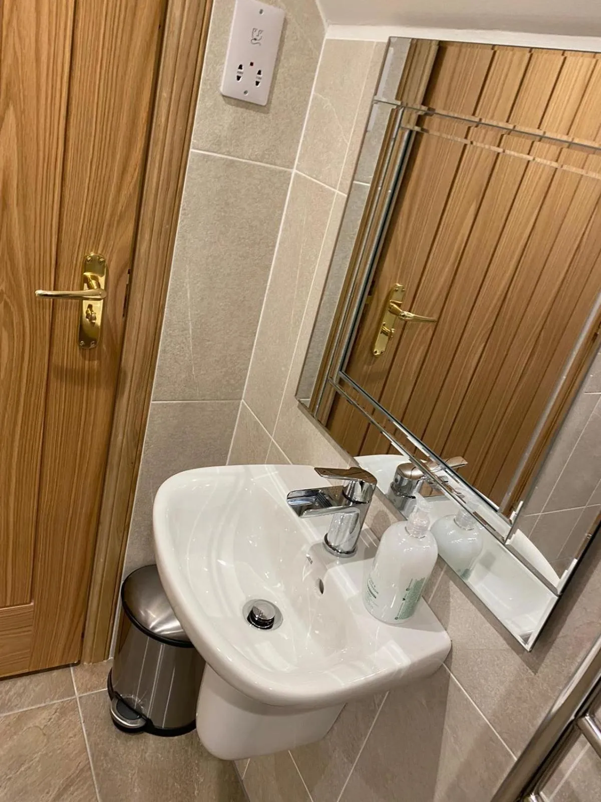 Bathroom in Waverley Inn Holiday Apartments