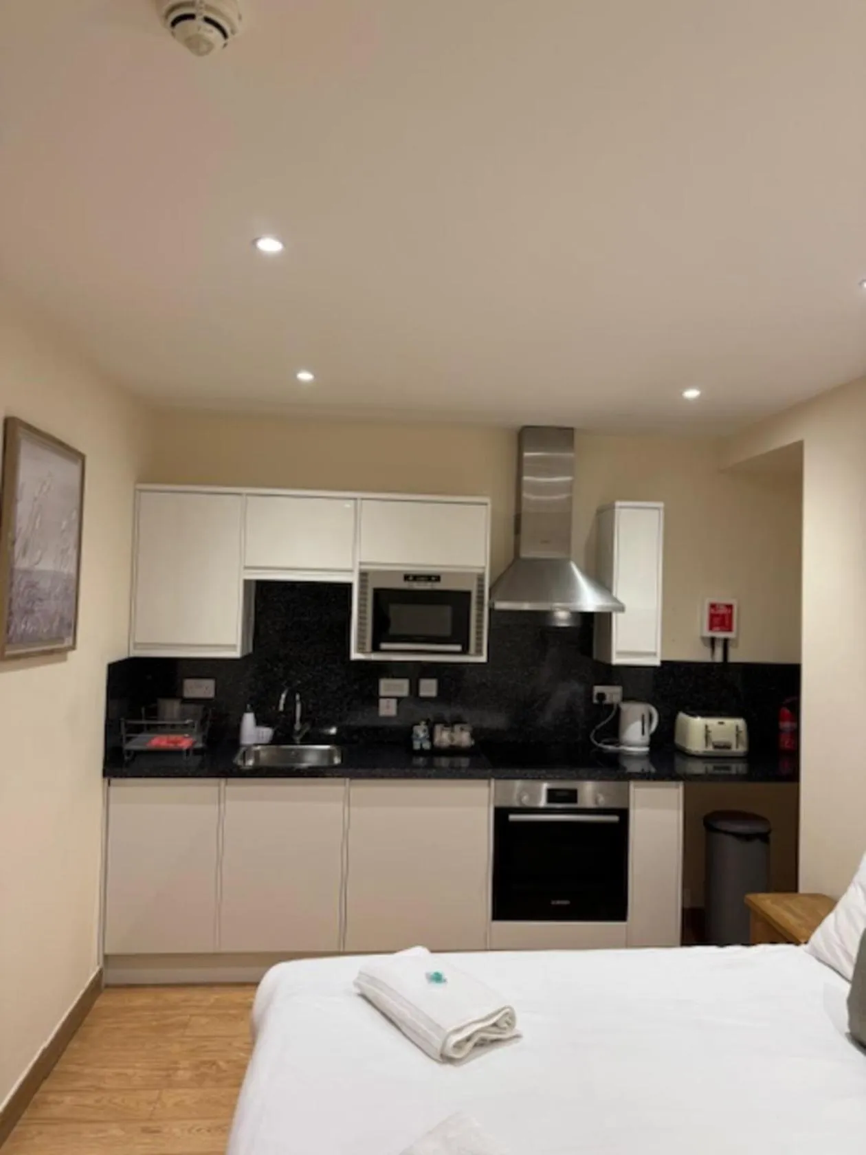 kitchen in Waverley Inn Holiday Apartments