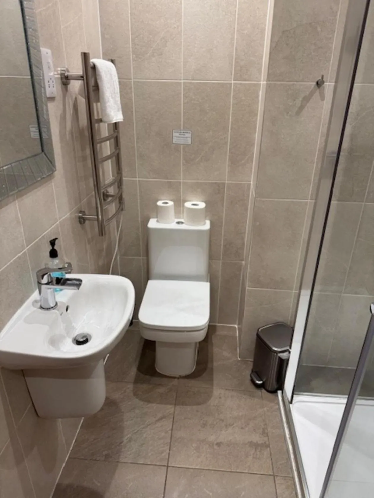 Bathroom in Waverley Inn Holiday Apartments