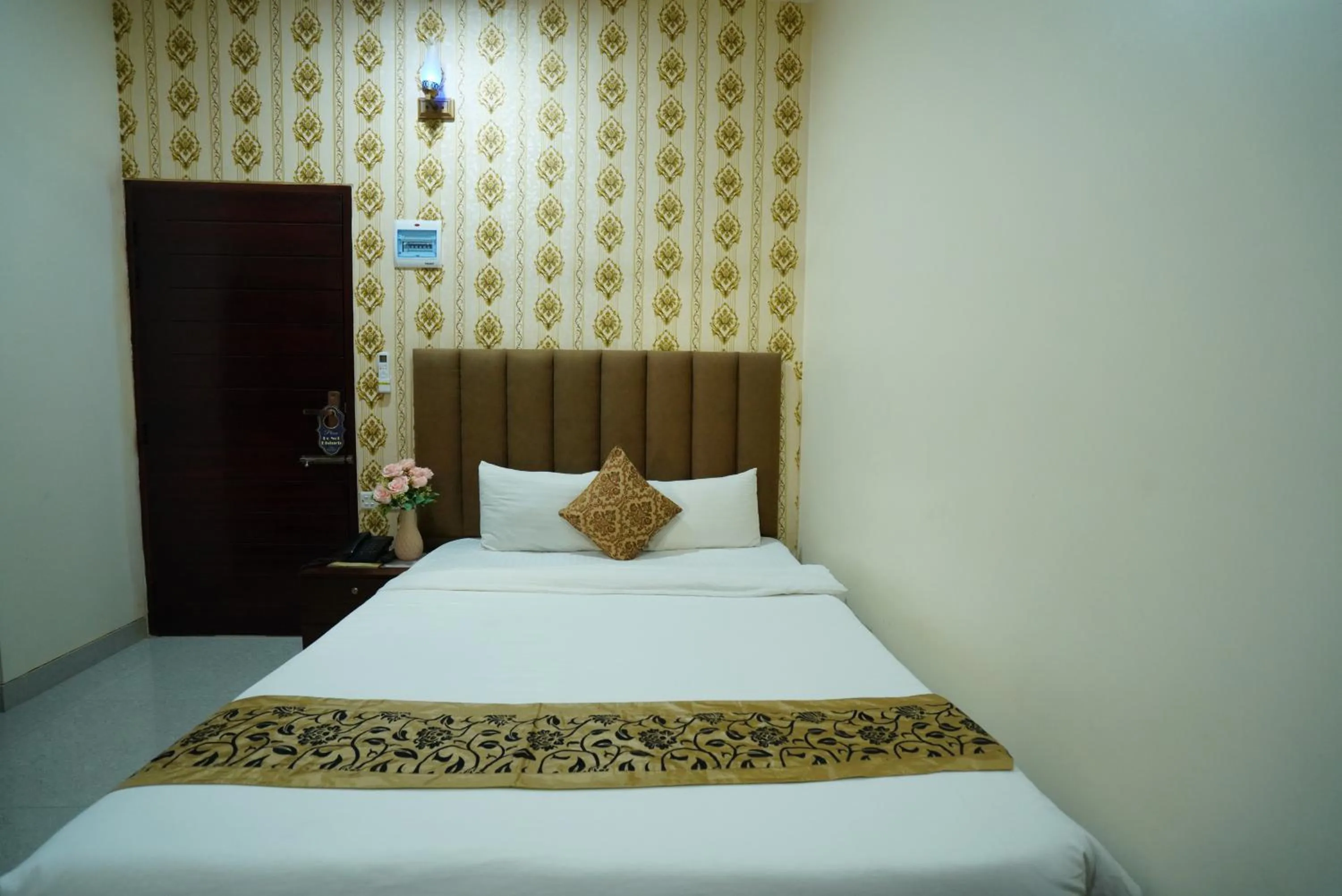 Bed in Grand Mostafa Hotel Ababil