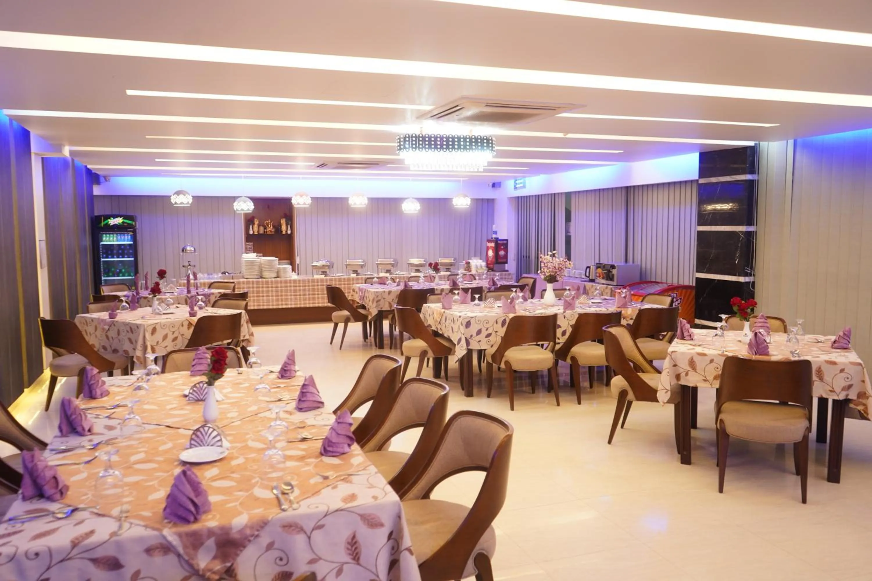 Restaurant/places to eat in Grand Mostafa Hotel Ababil