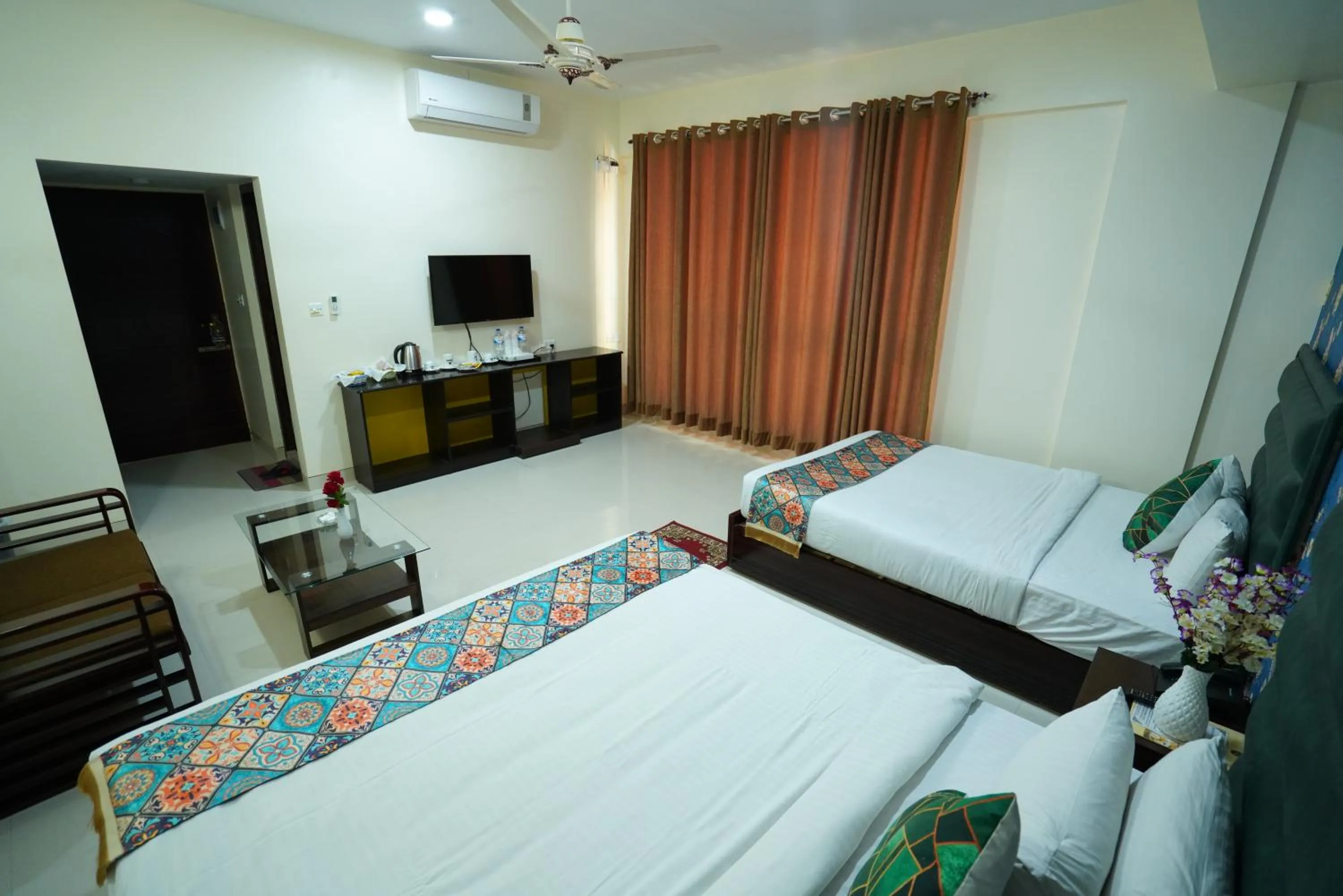 Bed in Grand Mostafa Hotel Ababil