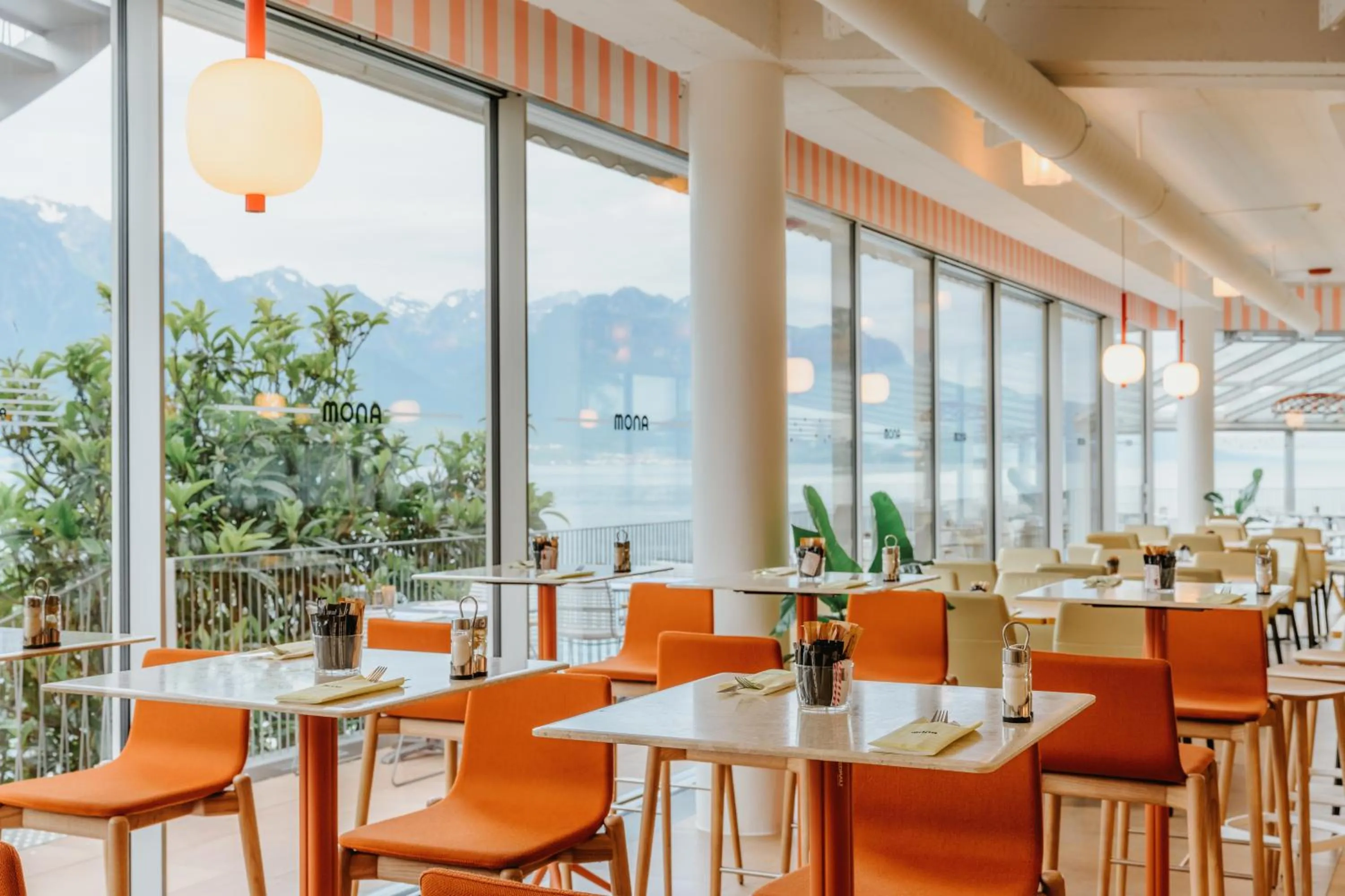 Restaurant/places to eat in Hotel Mona