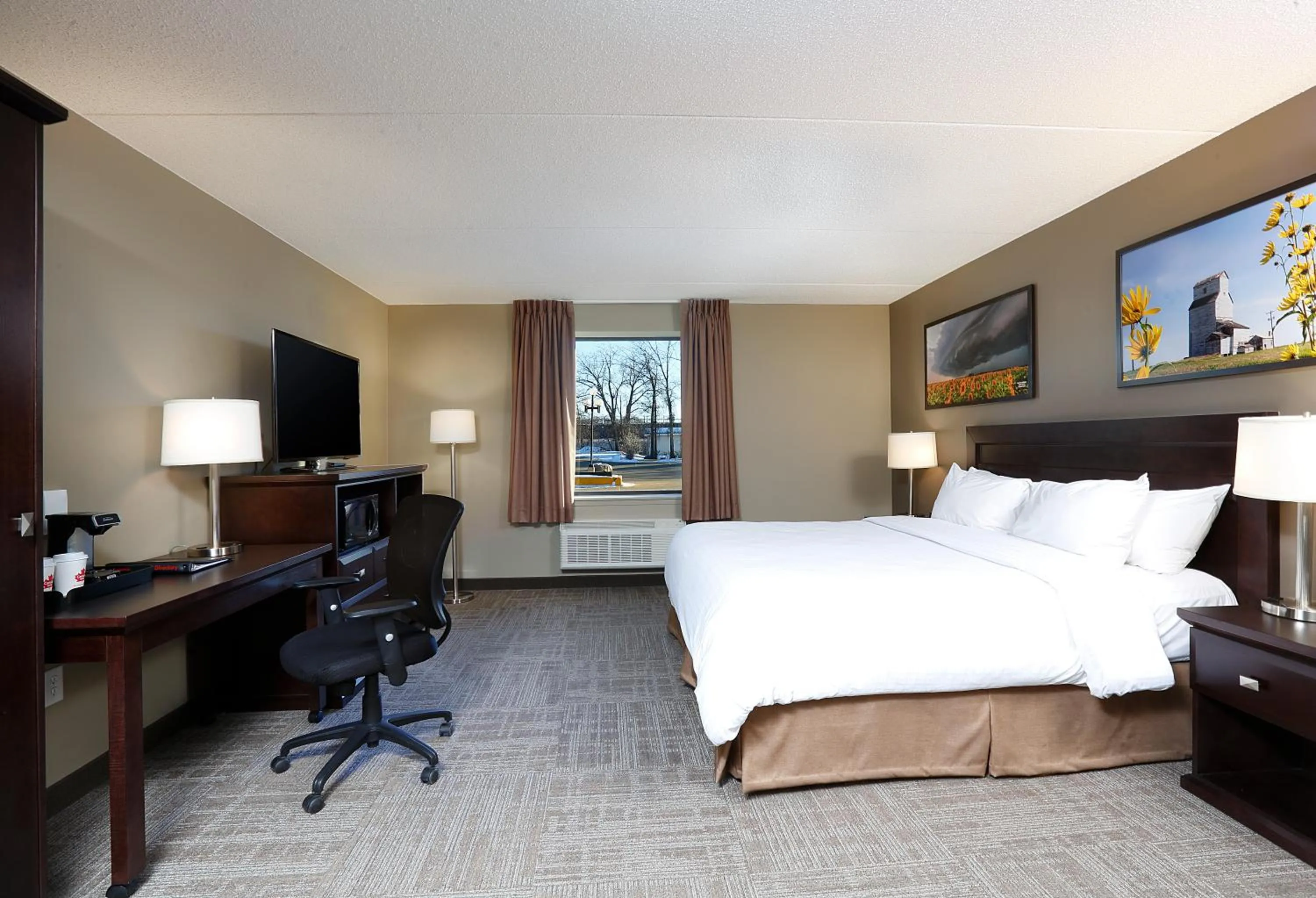 Photo of the whole room, Bed in Canad Inns Destination Centre Transcona