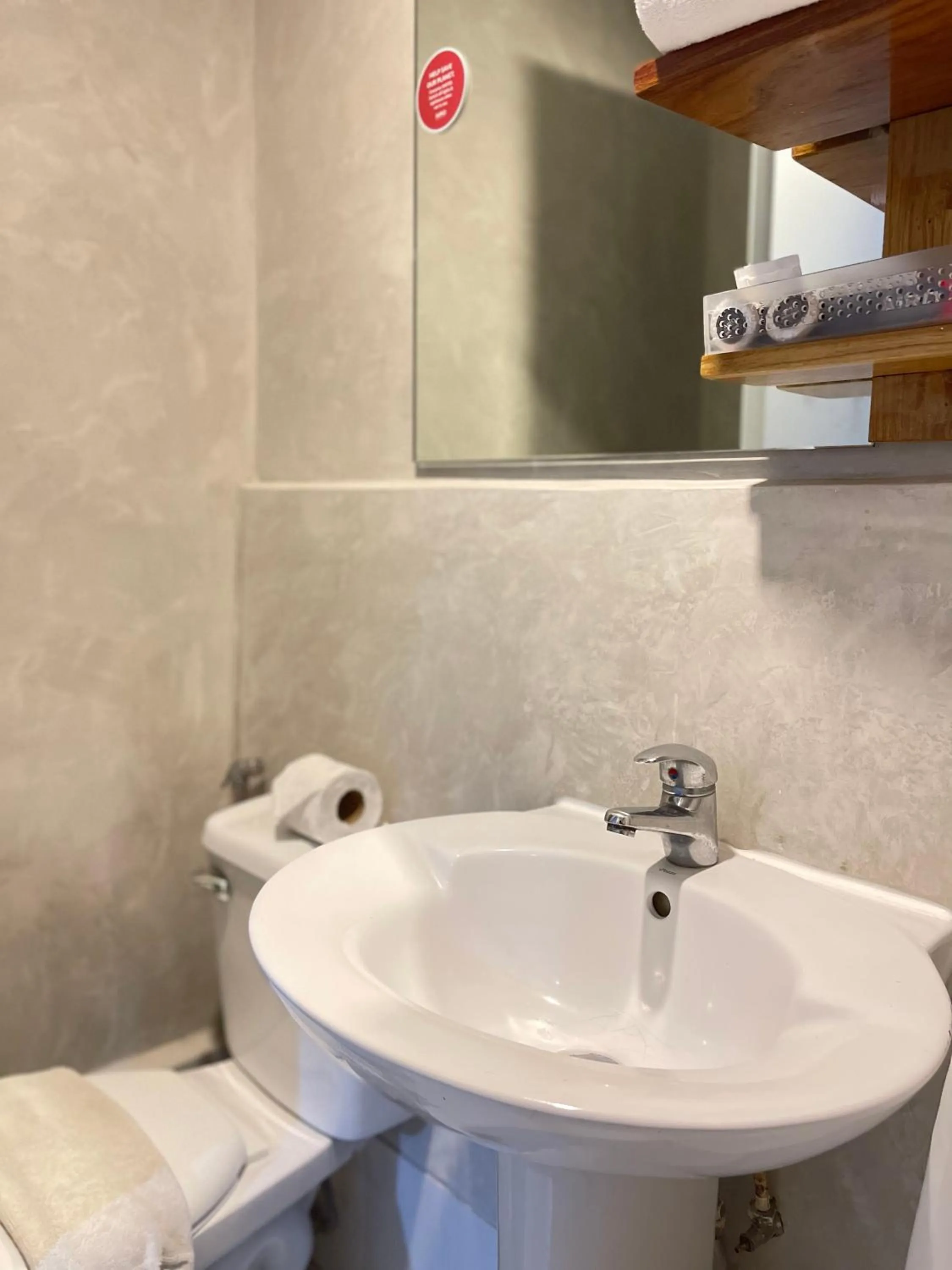 Bathroom in Anex Hotel near US Embassy