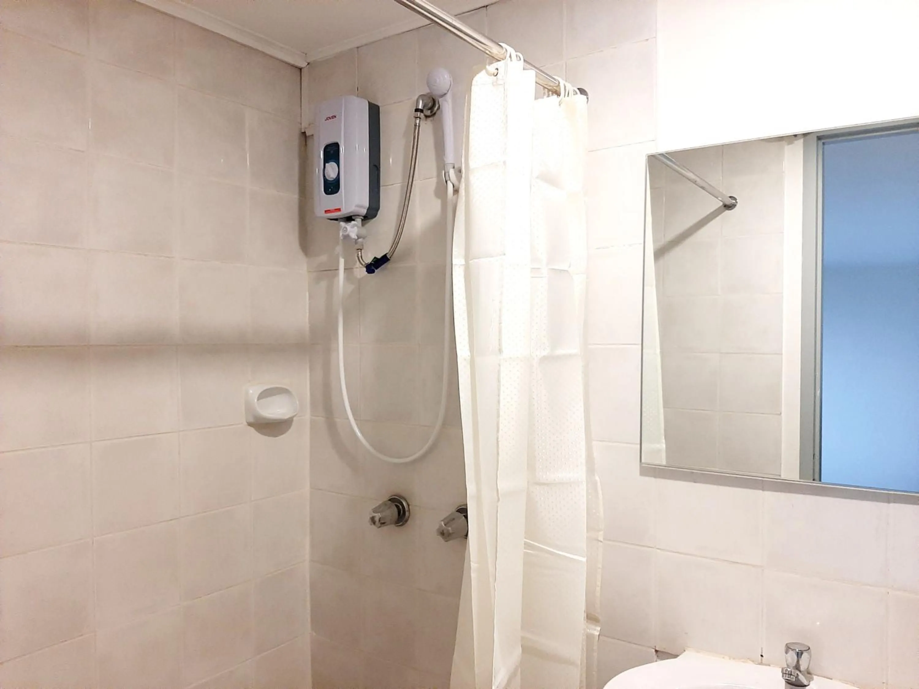 Bathroom in Anex Hotel near US Embassy